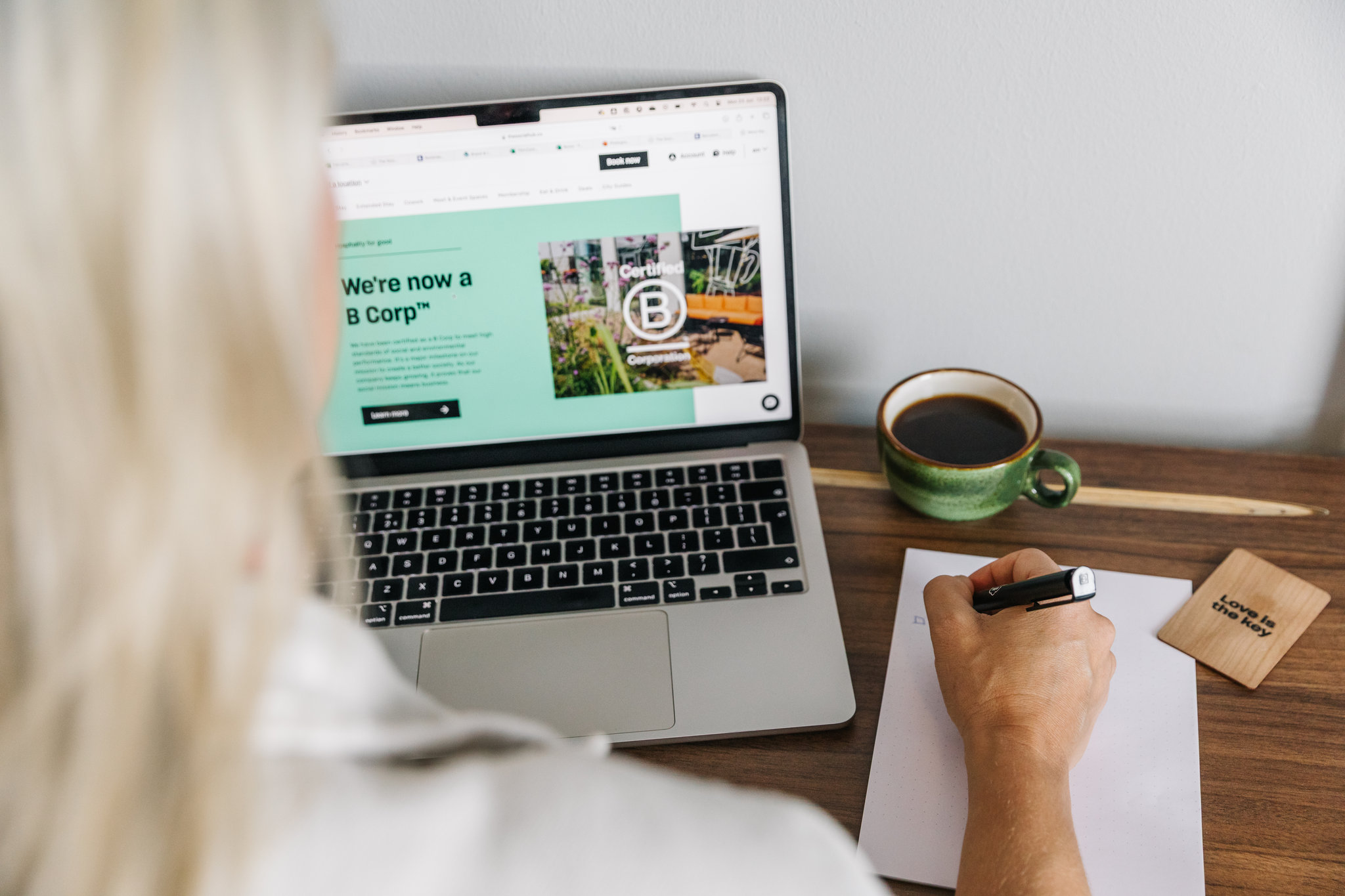 QoG6r0Yz2UAtYNHZMwf4A_Standard_Queen_Interior_Desk_S