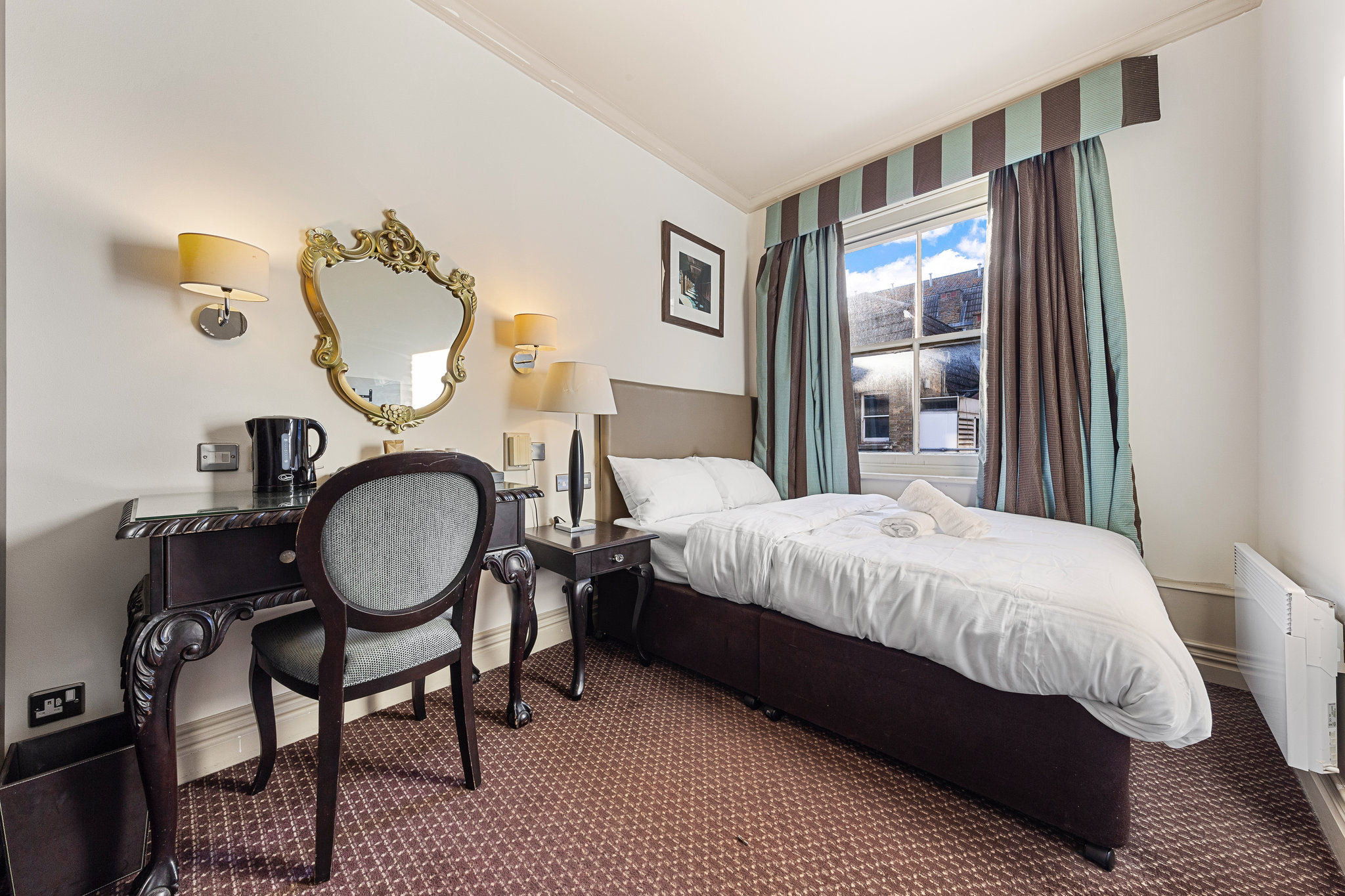 Backpacker_Room_(2)_S