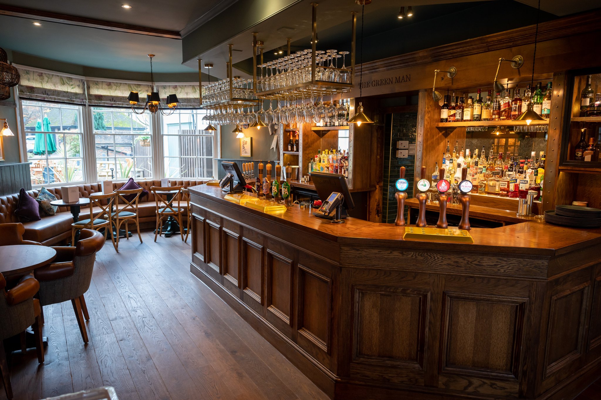 6189_DB_C_B_GreenMan_Harlow_Pub_2022_77_S