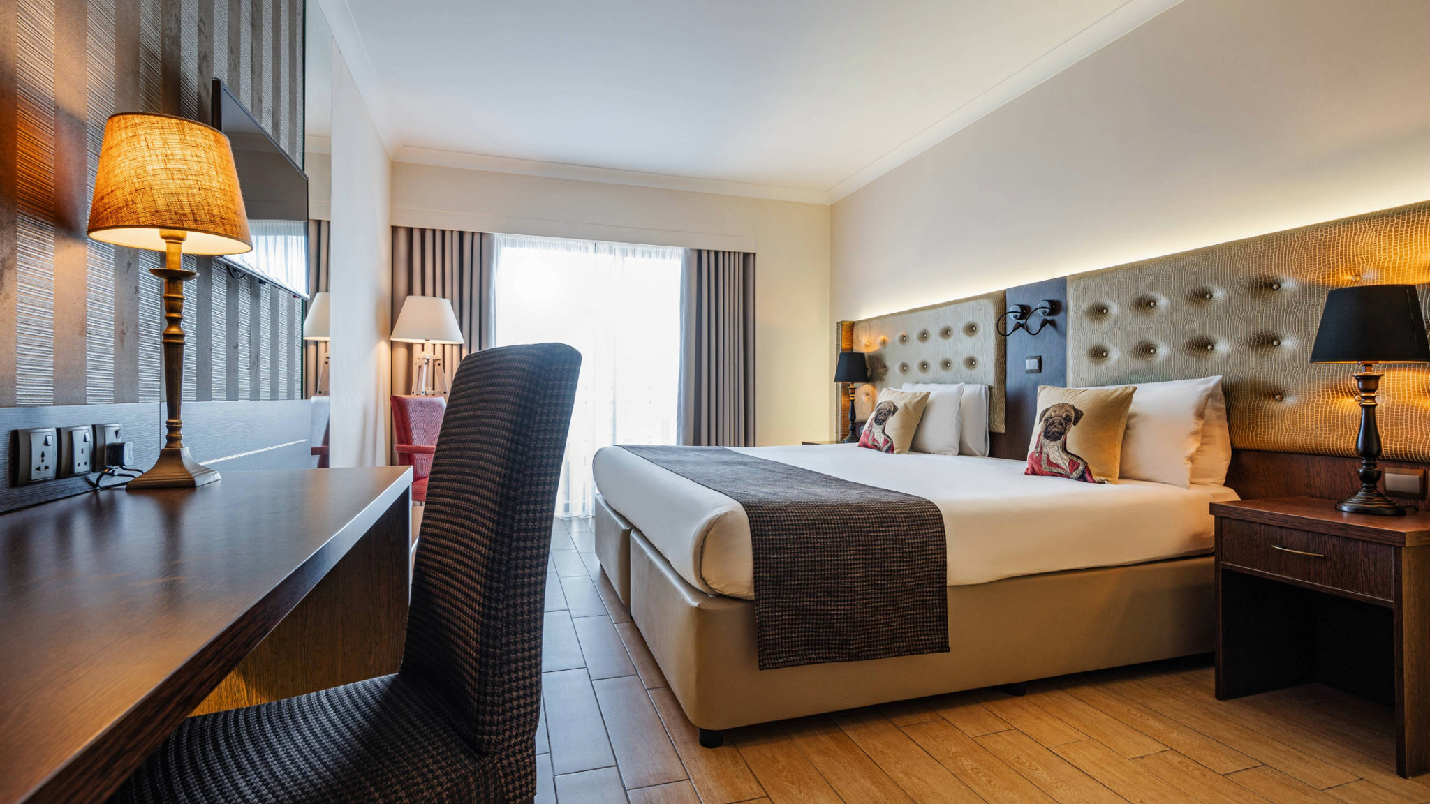 AX_The_Victoria_Hotel_-_Classic_Balcony_Room_(3)_S