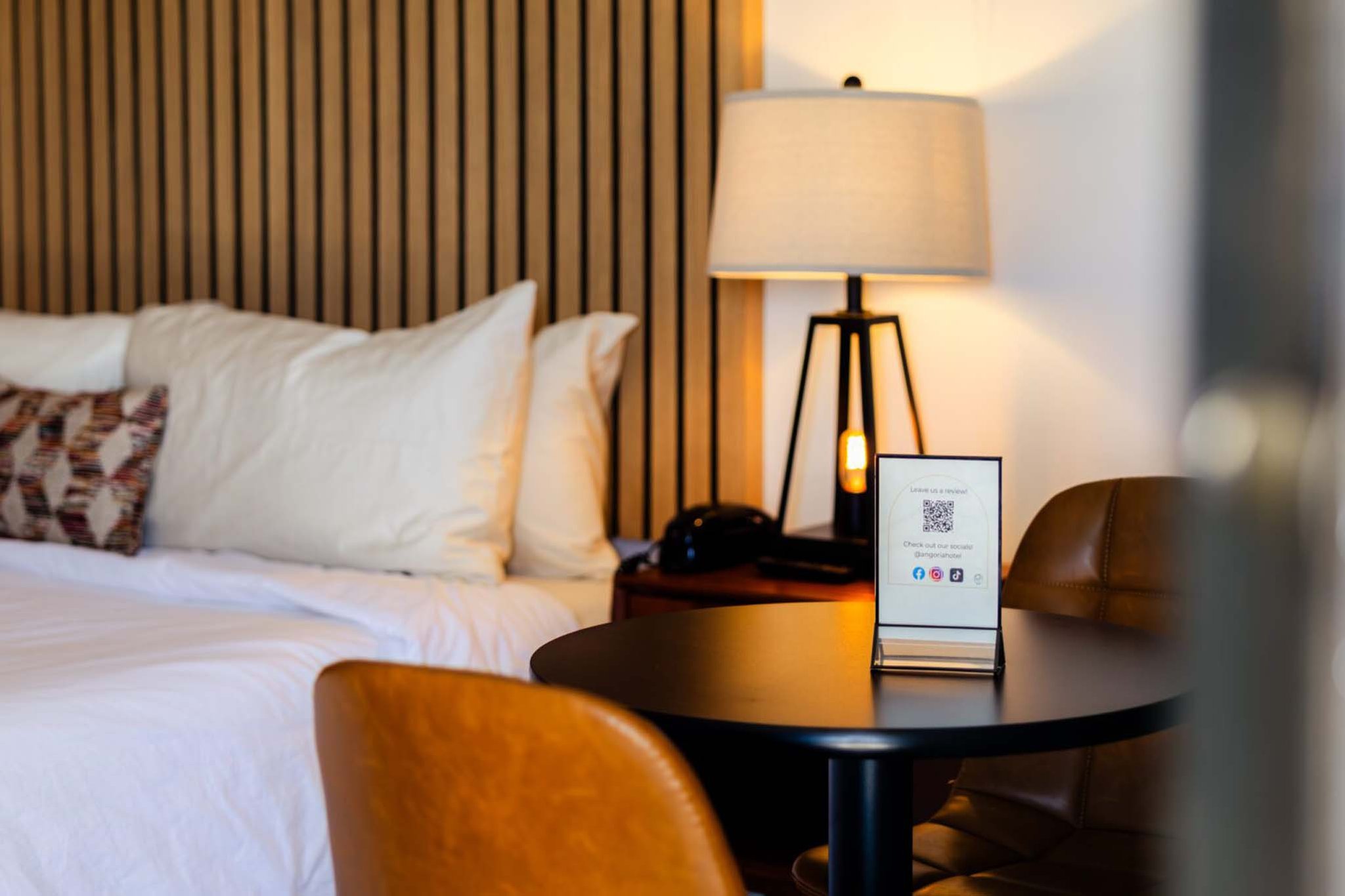 Deluxe_King_Bed-01_S