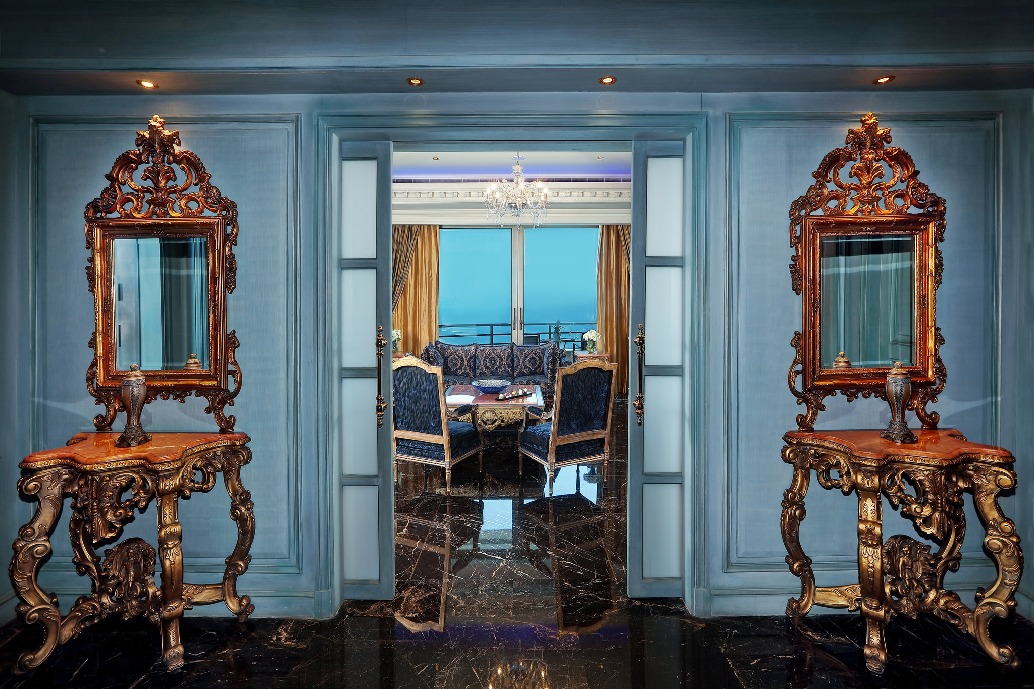 Royal_Suite-ROY-entrance_S