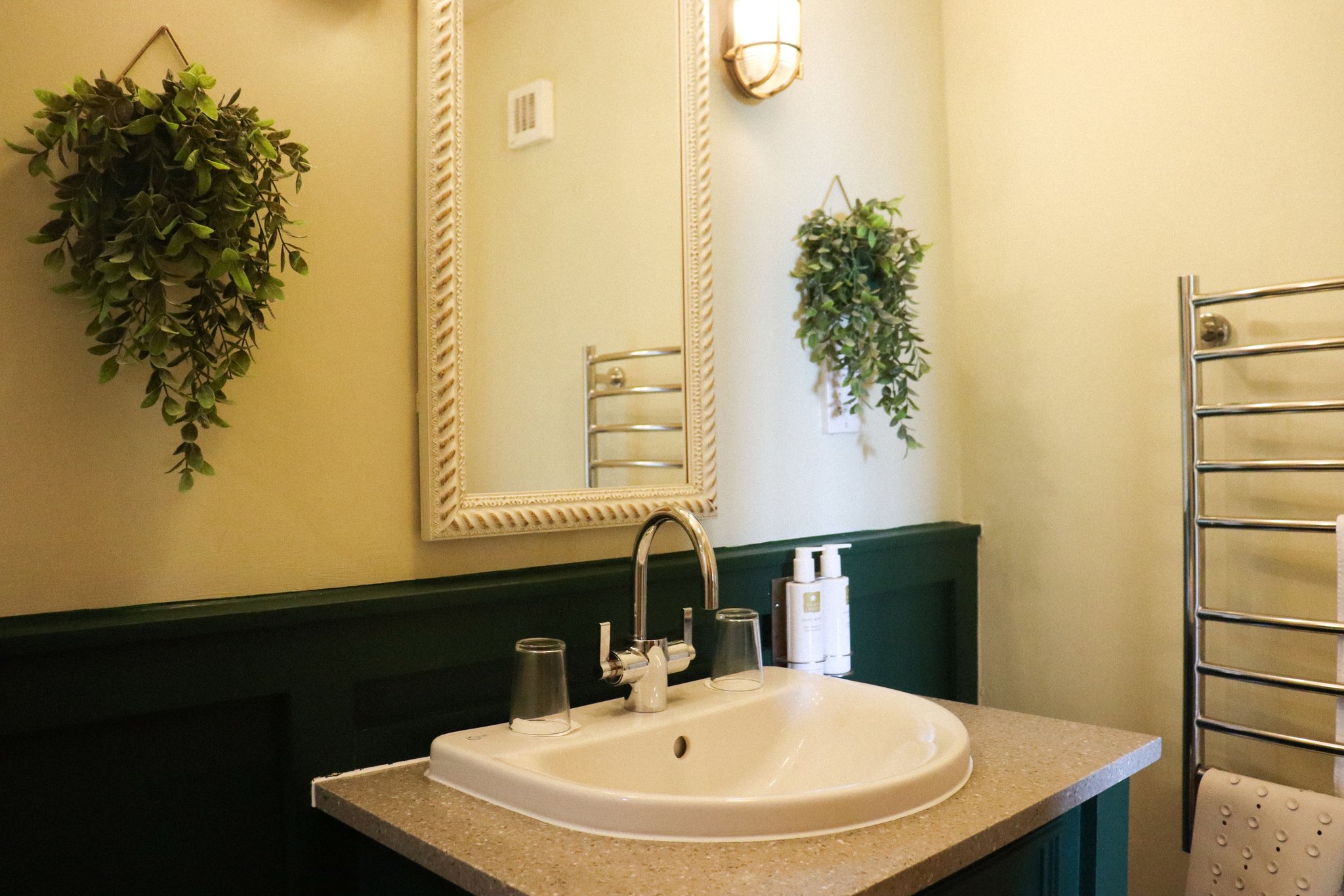 ohqqwYjyjEucIAAhSpZ0rQ_Room_8_Superior_Superking_or_Twin-_S