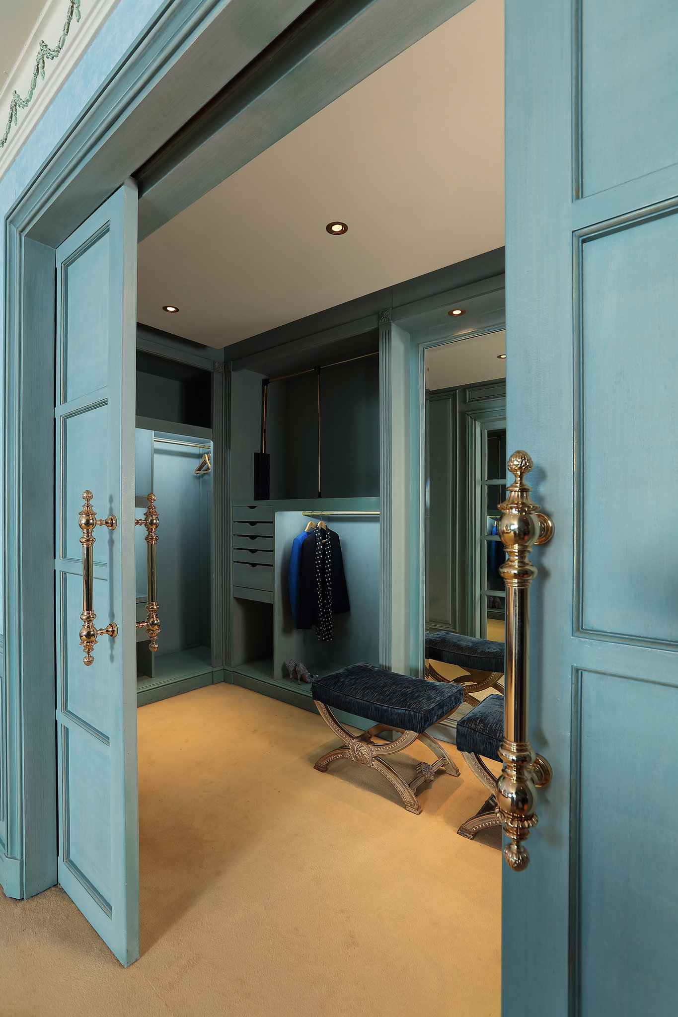 Royal_Suite-ROY-walk-in_closet_S