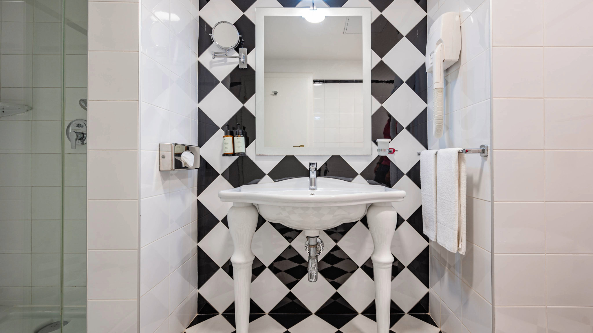 AX_The_Victoria_Hotel_-_Superior_Room_(1)_S