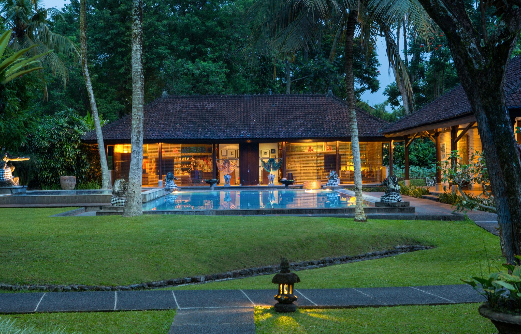 Ss2Oeo5CeE2qAVQoPSnIbA_House_of_Hadiprana_-_Gallery_-_ext_S