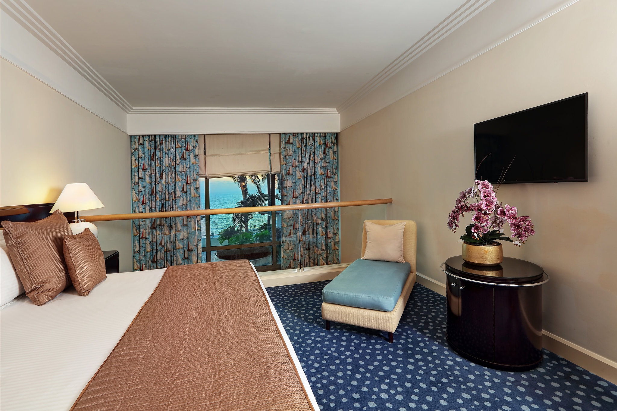 Deluxe_Suite_Balcony_Sea_View-AS1-bedroom_S