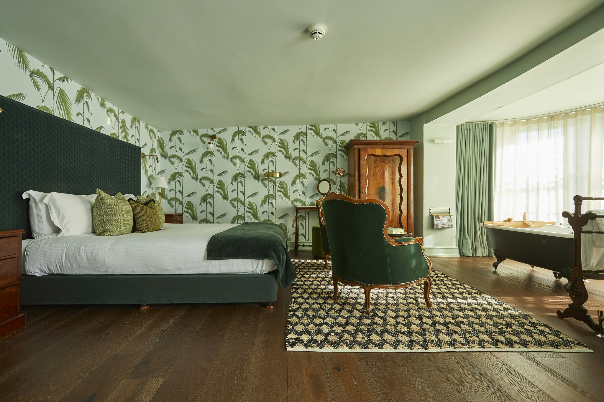 onaGFcAUSUmSg8Ahy7Vkgw_Epic_Double_Room-06_S