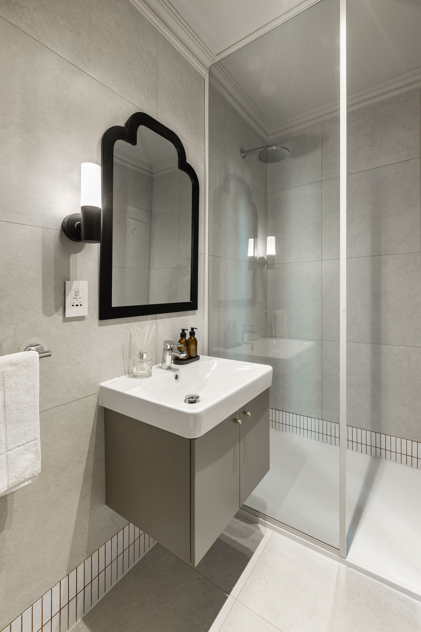 d5hsEIhgDEqHDHnBSS1Xfg_Standard_Studio(14)_S