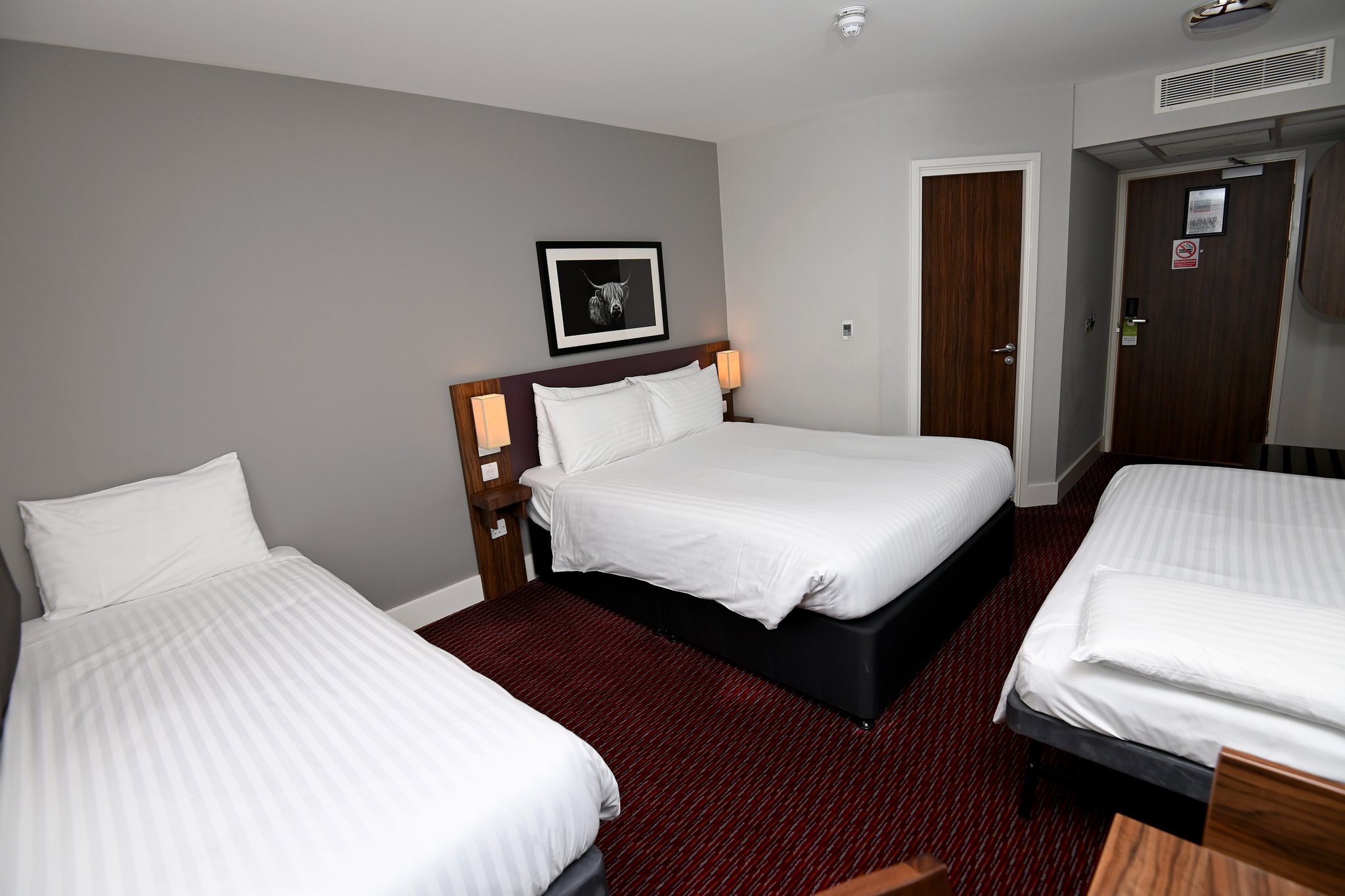 GyiNBofJnkqFTyxGWynENg_Family2_S