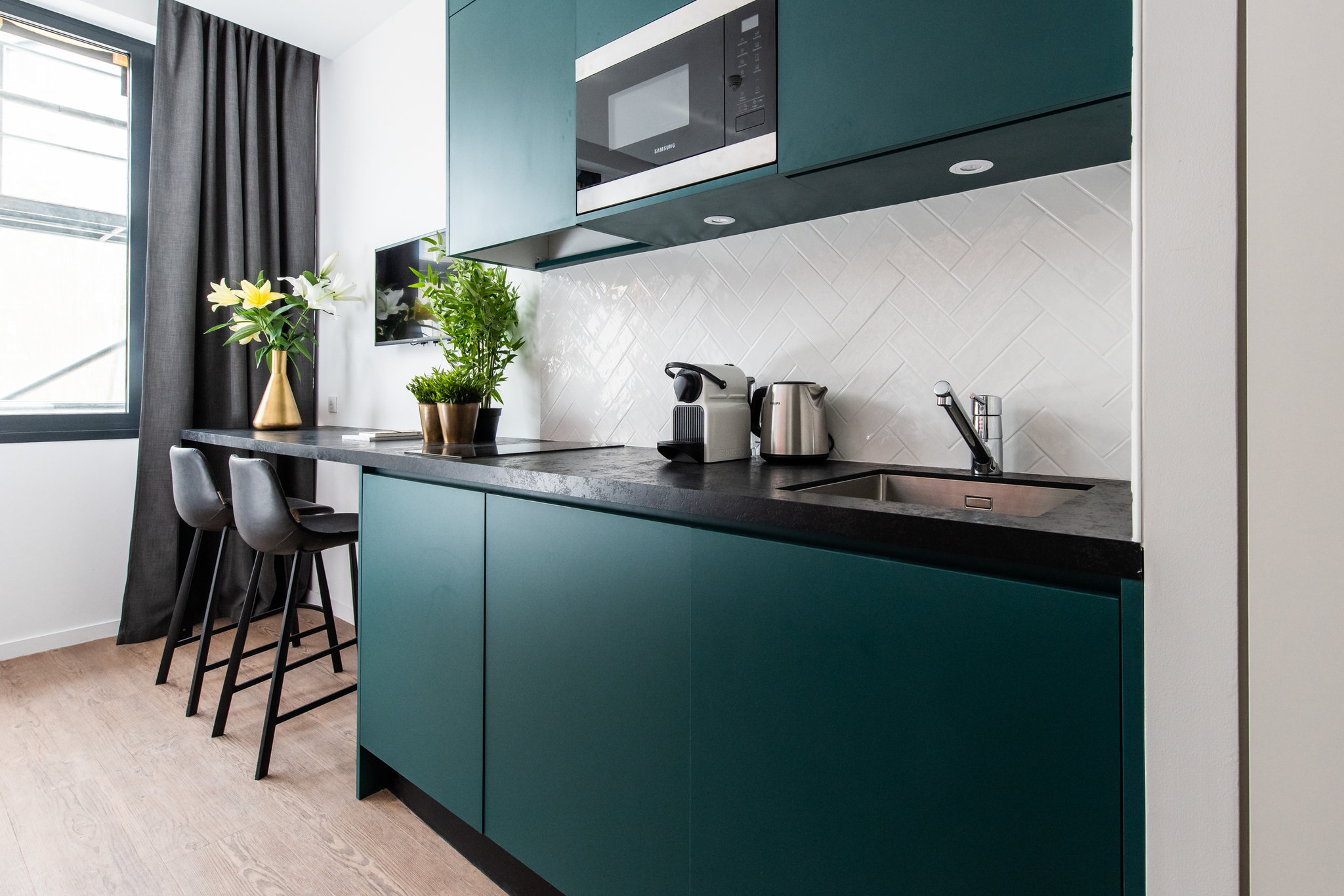 P5B7fX1FdUquDQldmFzWbA_Comfort_Studio_Kitchen3.jpg_S