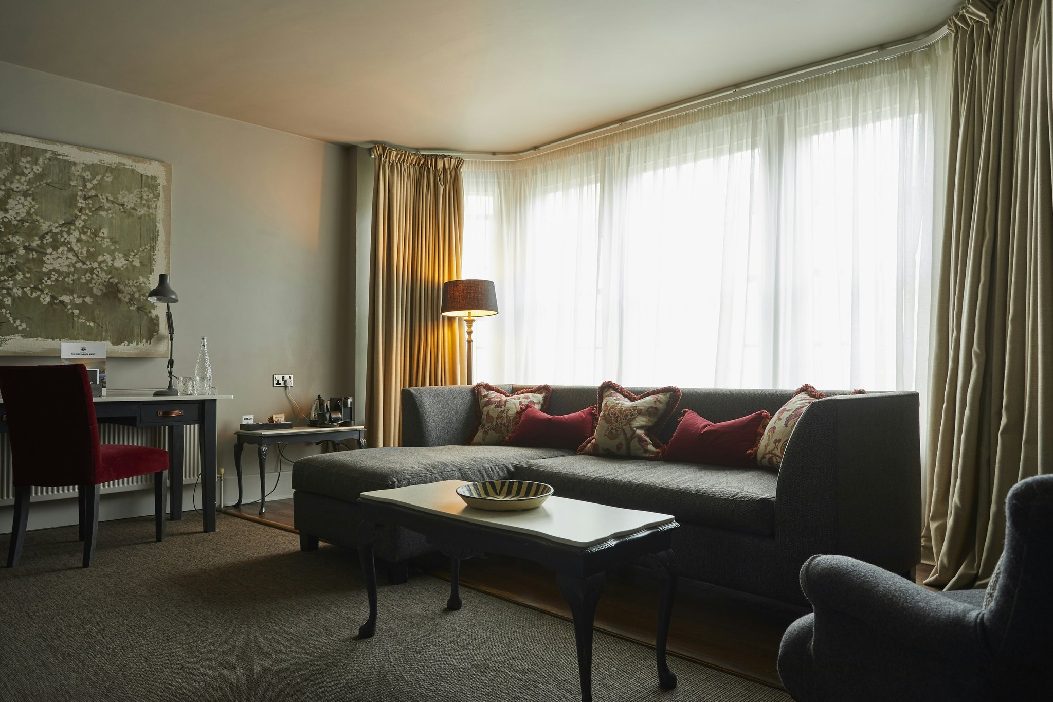 vi9E6oKBCUOXrbBTYFPqA_Cranborne_Suite_SeatingArea_S