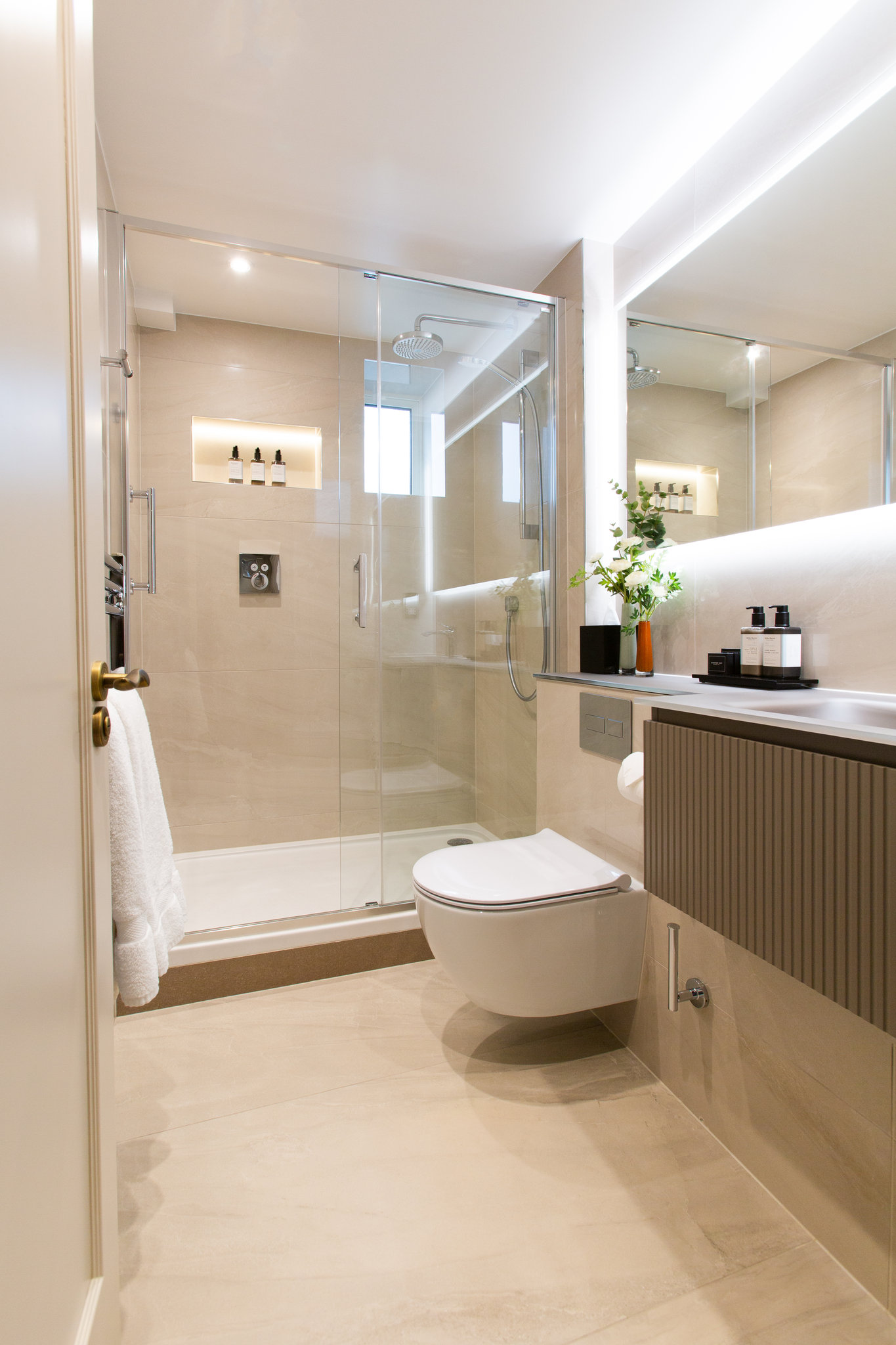 Bd5lWFuNkq8gFfrcorvw_10_Rathbone_bathroom_one-2_S