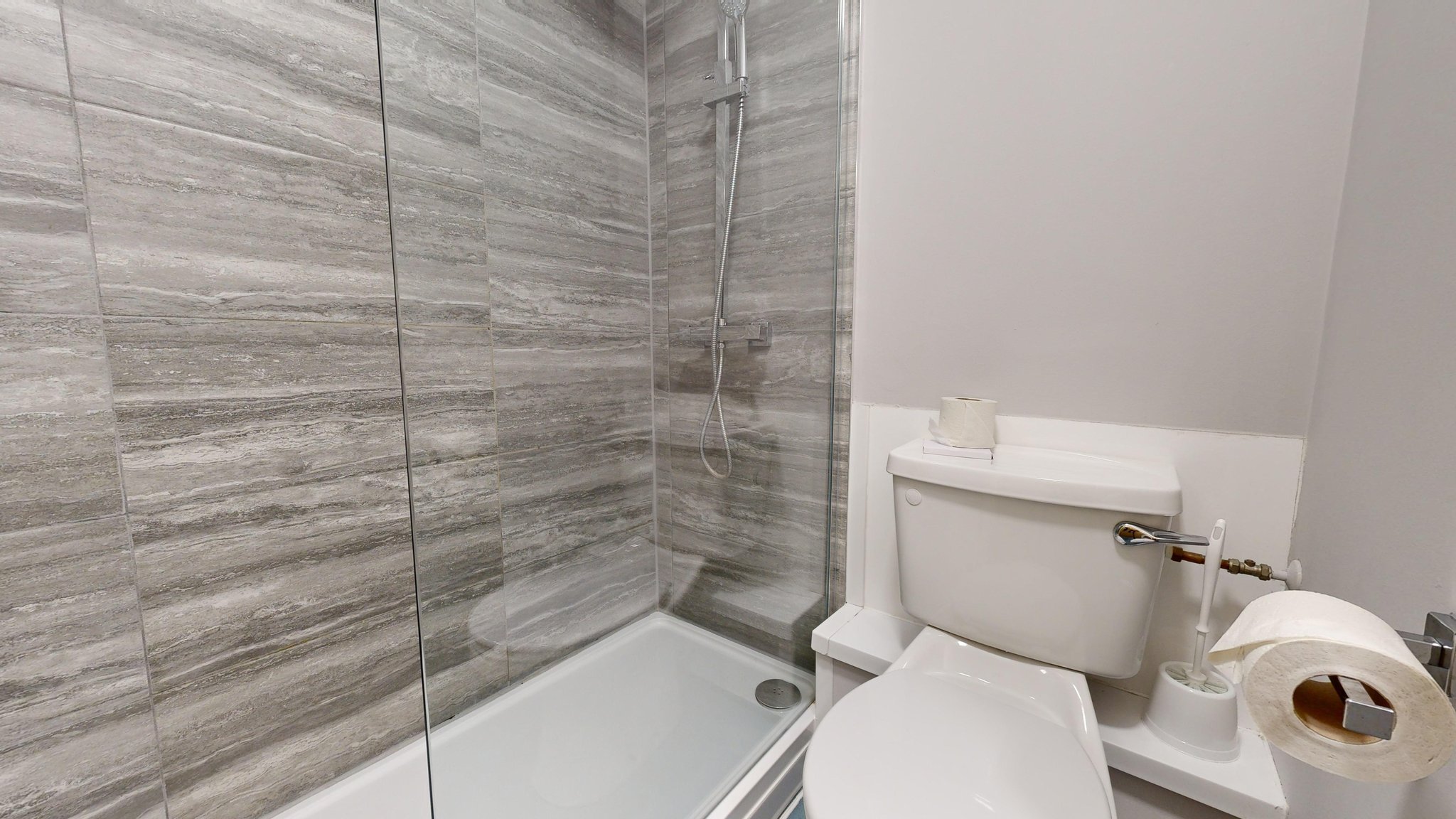 Standard_bathroom_2_S