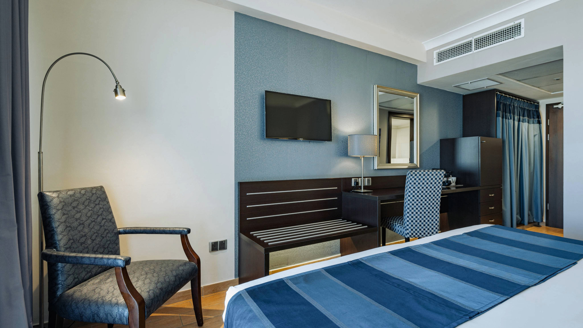 AX_The_Victoria_Hotel_-_Executive_Room_(6)_S