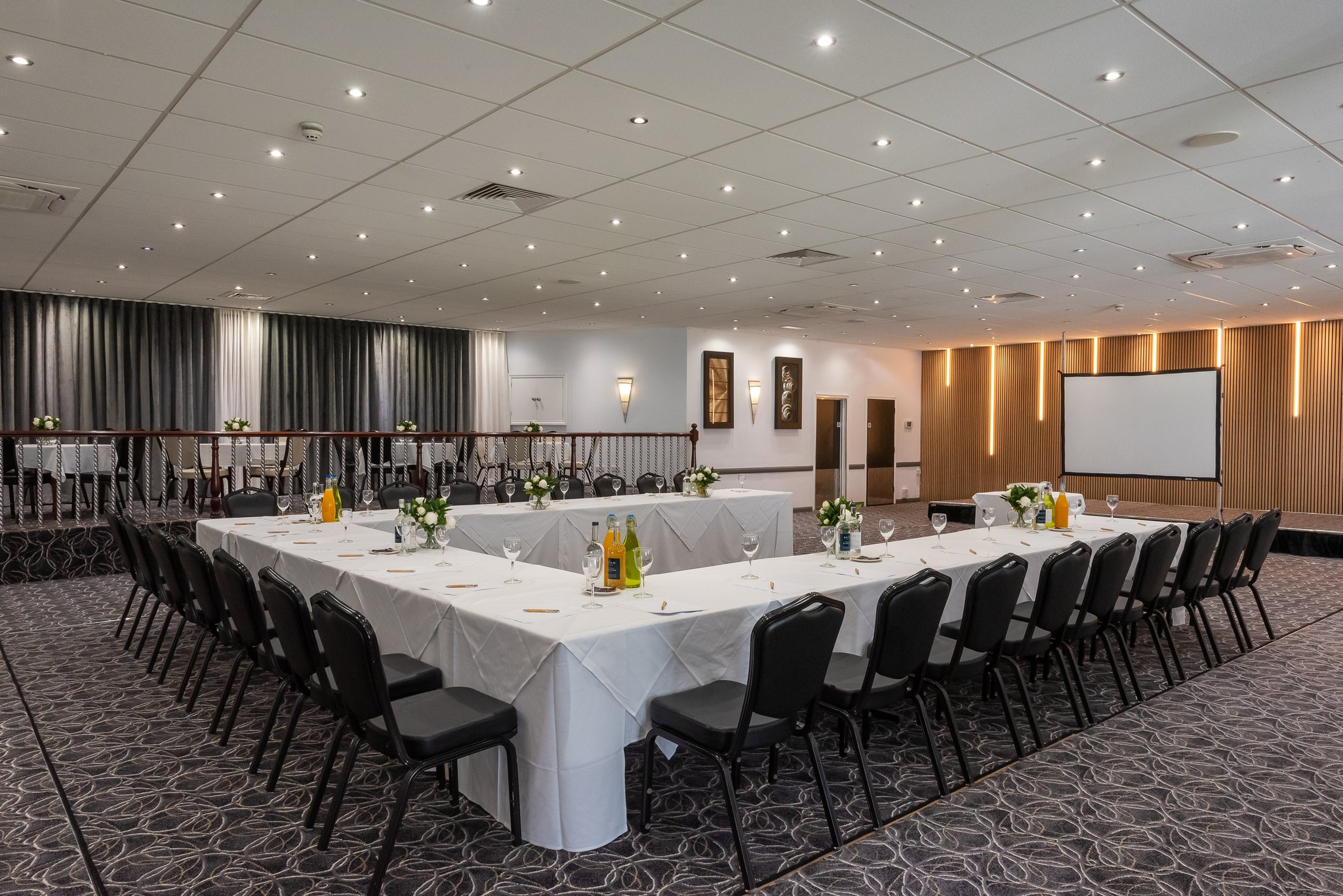 Wp5eGLT6b0qZRFXuEurvRg_Conference_Room-3_S