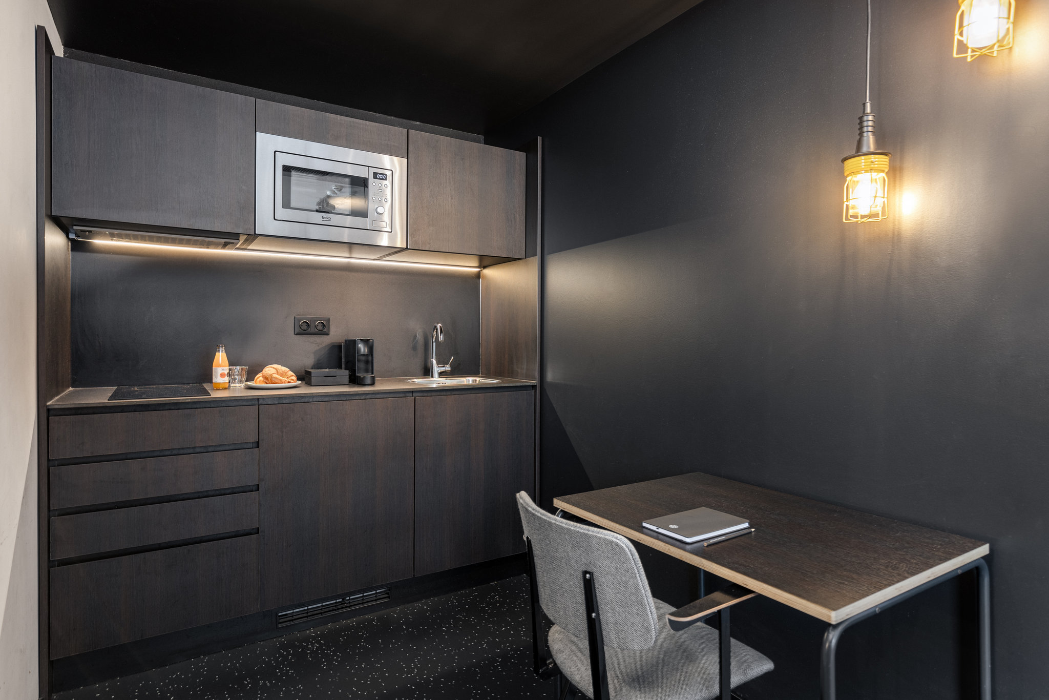TheSocialHub_Vienna_Interior_HotelRoom_ExecutiveStudio-5_S
