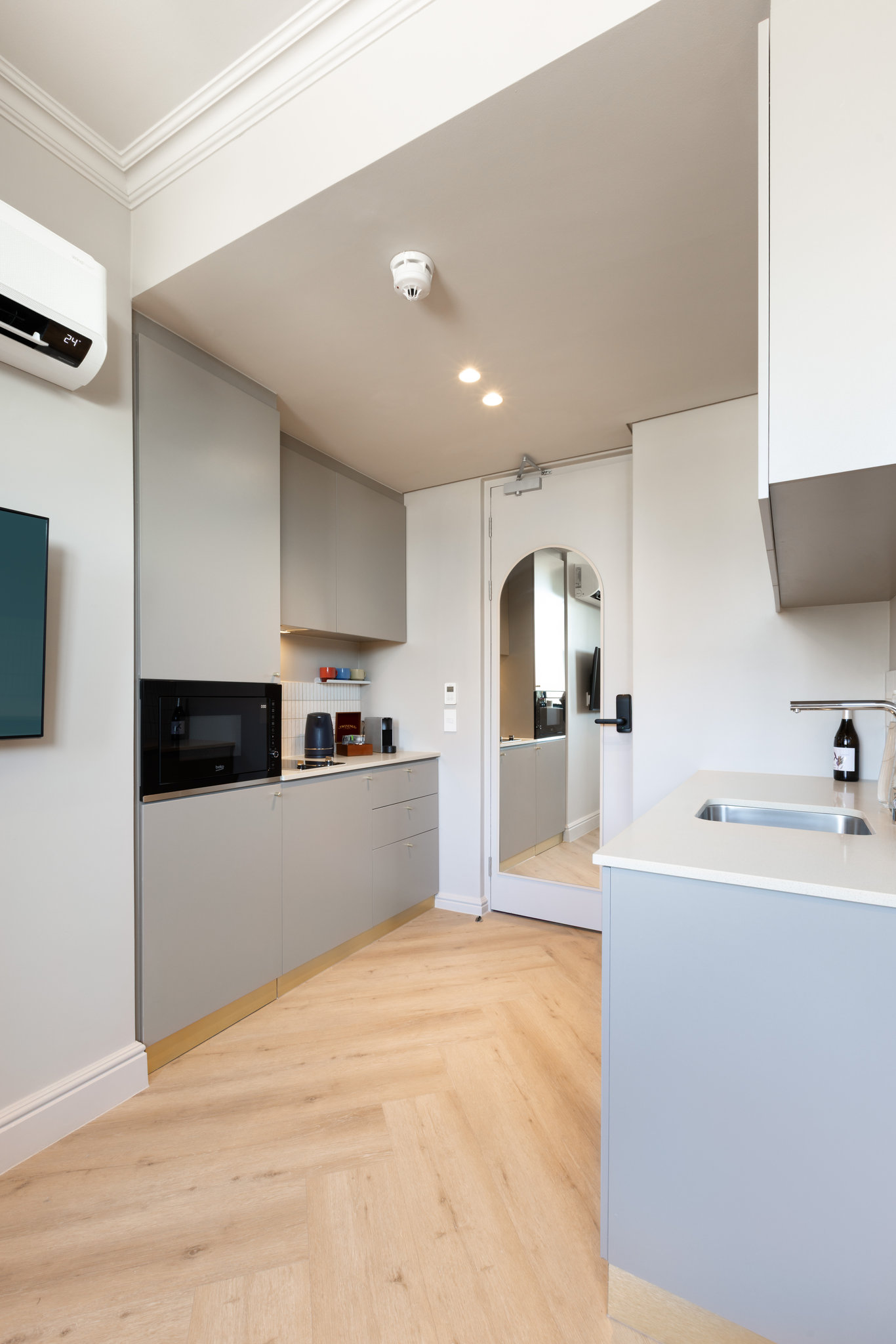 oVA4x4yzrkKOZqEcu1HM5g_Standard_Studio(13)_S