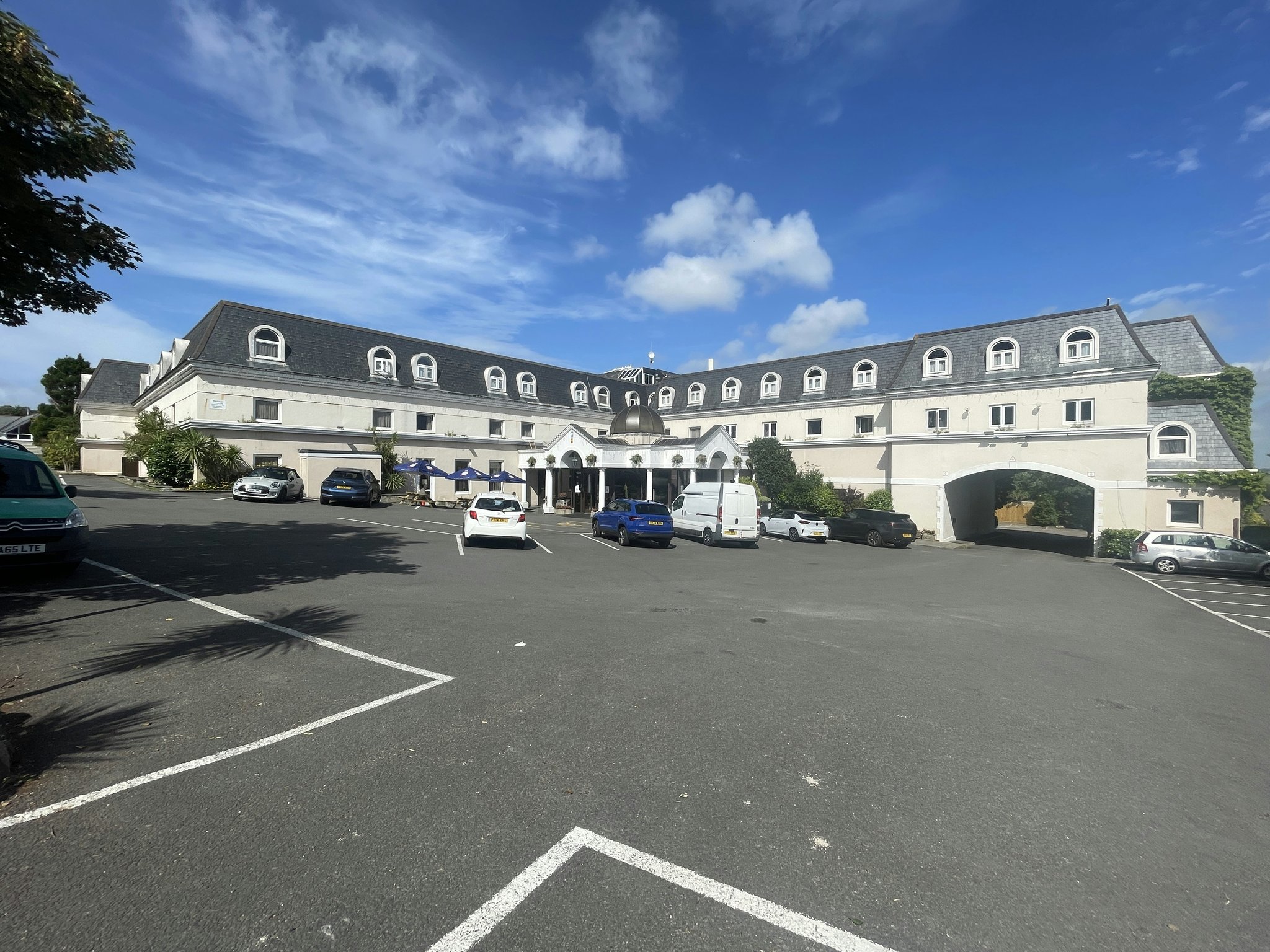 Kam3PO4yUiZHIpjSSi6Cw_Exterior_(2)_S