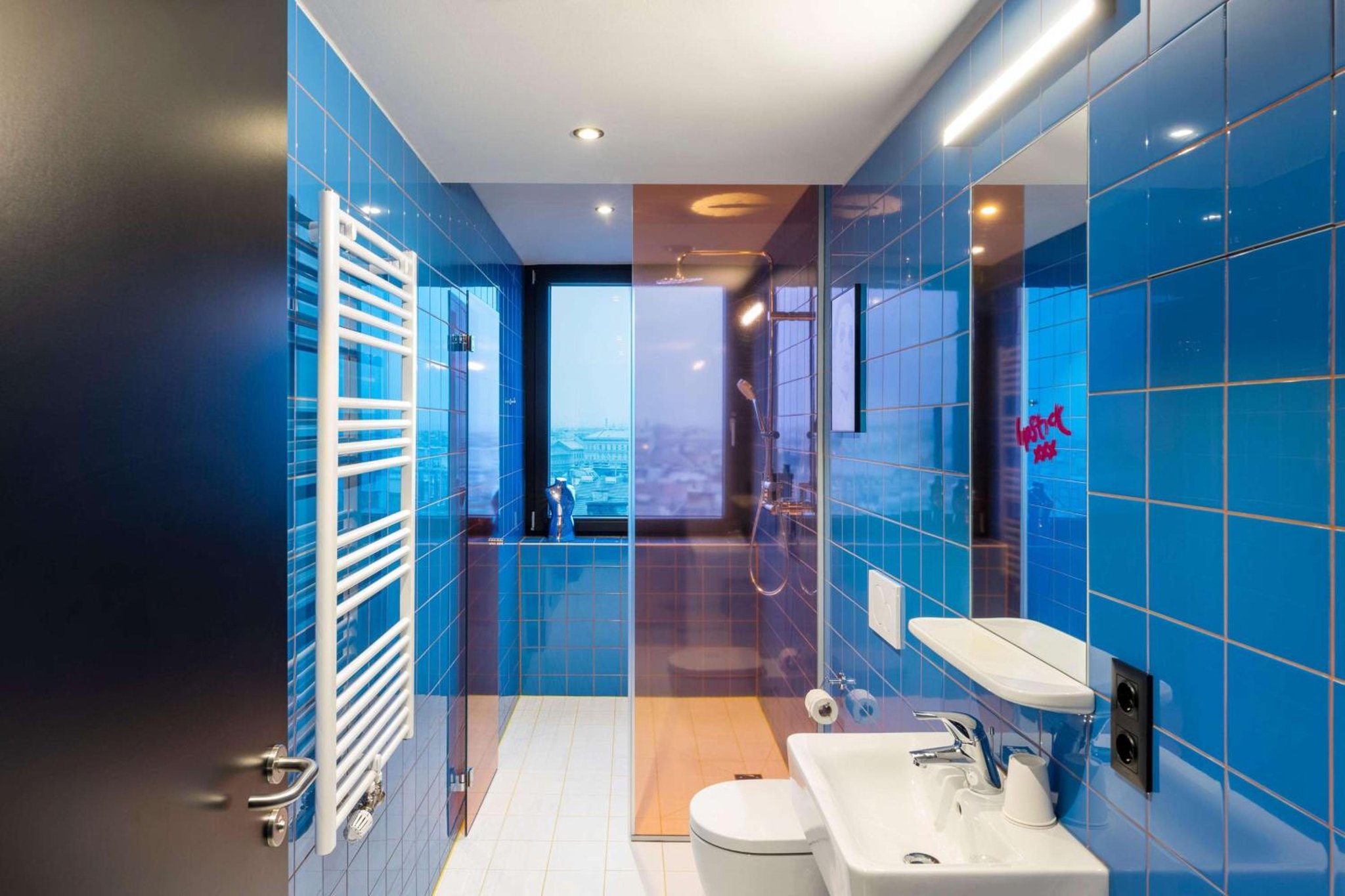 Play_Room_Bathroom_S