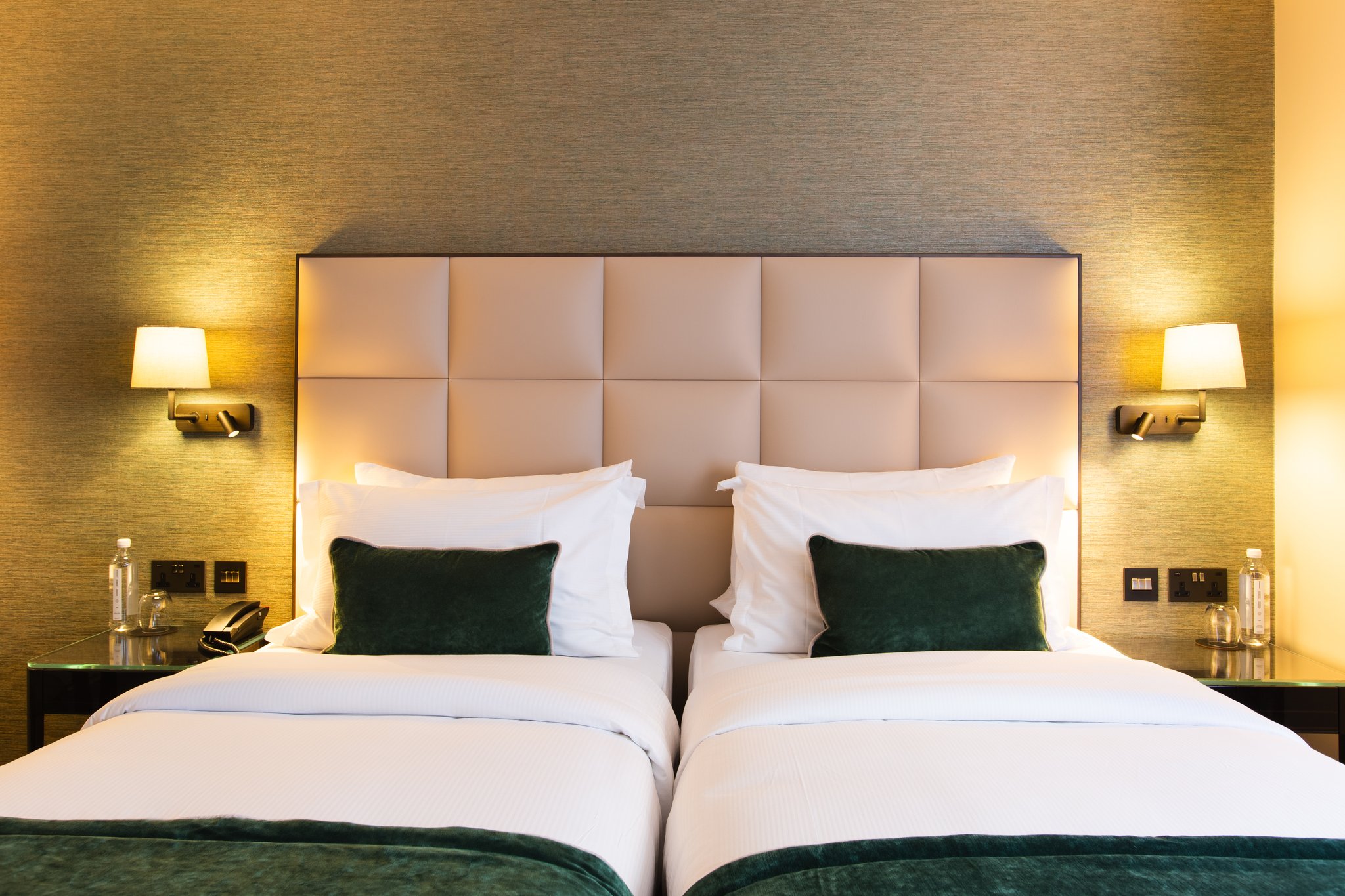 K13wLa729UCnypnTKNbguA_Twin_Room-02_S