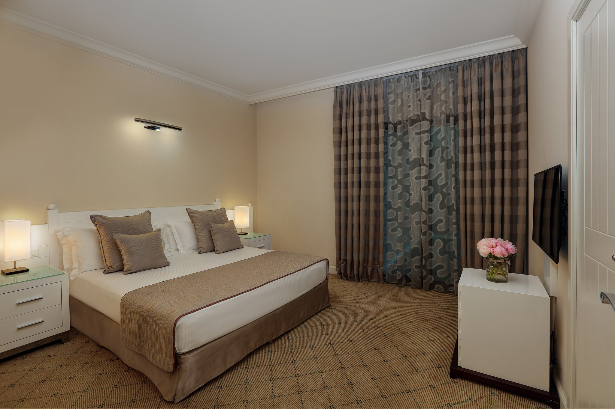 Three_Bedroom_Appartment_-3BA-bedroom3_S