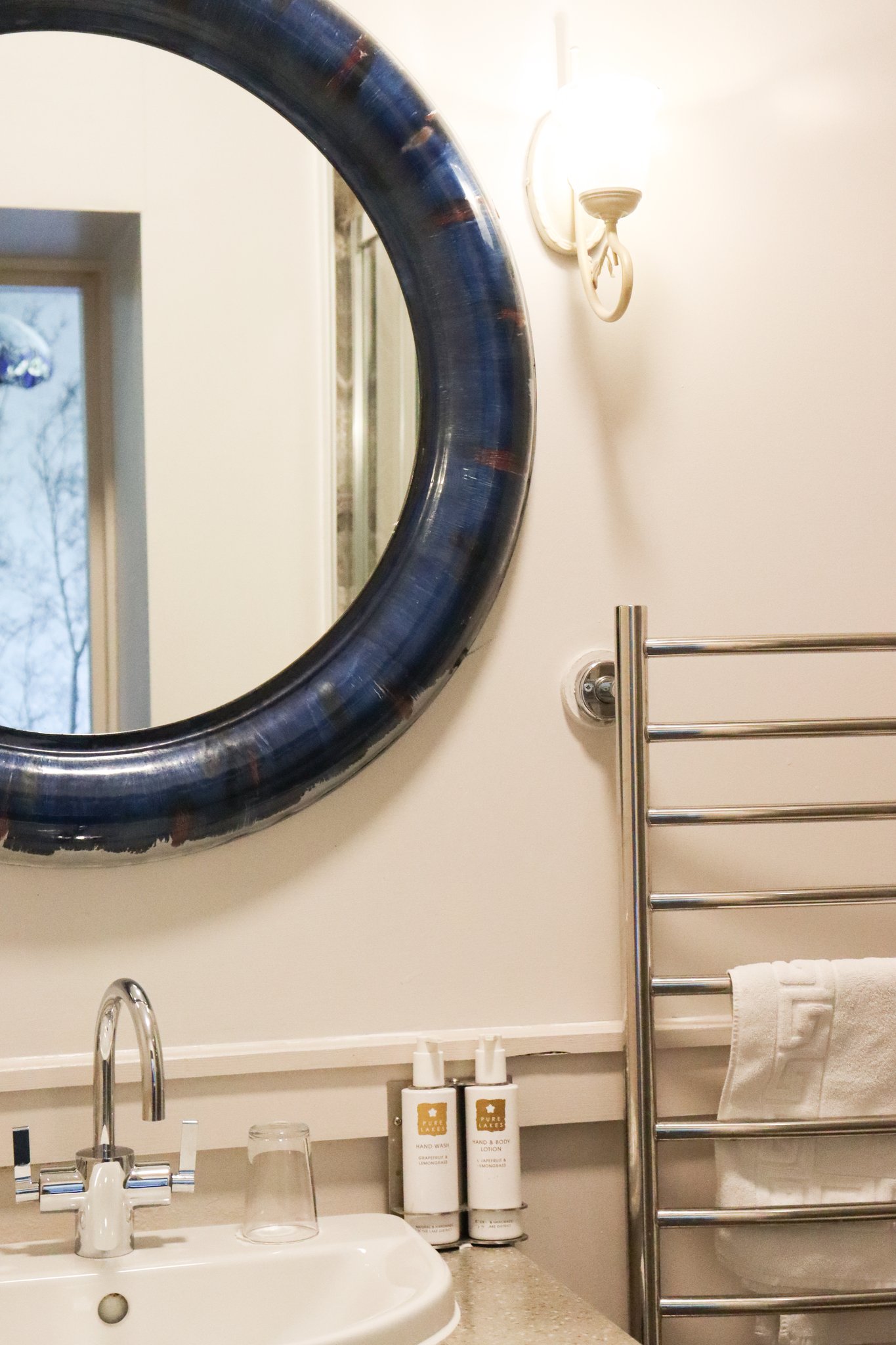 svlymO1NXESpia0RA3lDHw_Room_2_Deluxe_Double-00_S