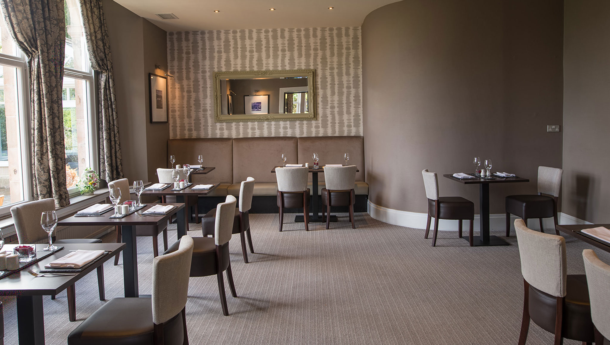 Restaurant-Corner-with-window_S