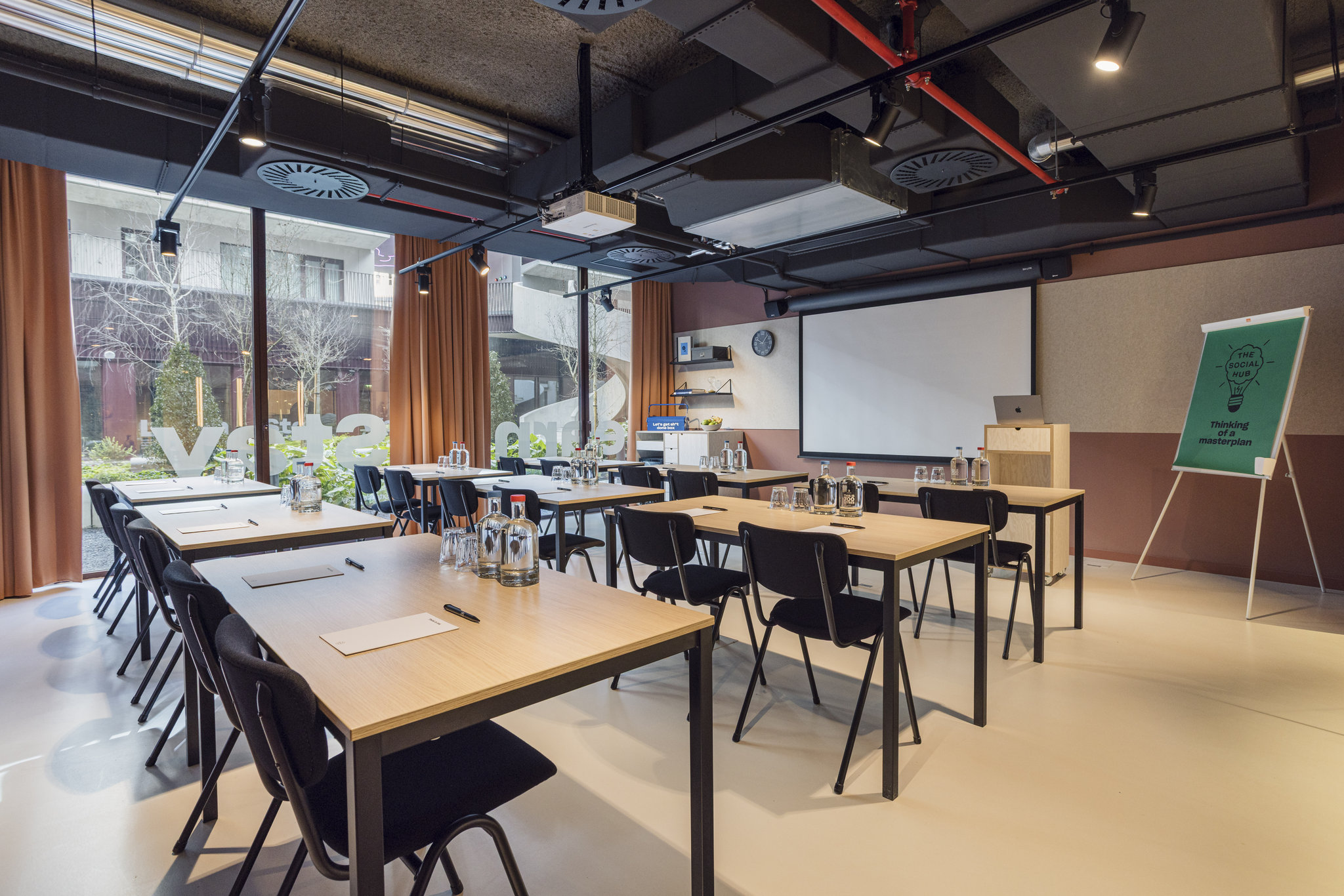 TheSocialHub_Porto_MeetingRoom_05_S