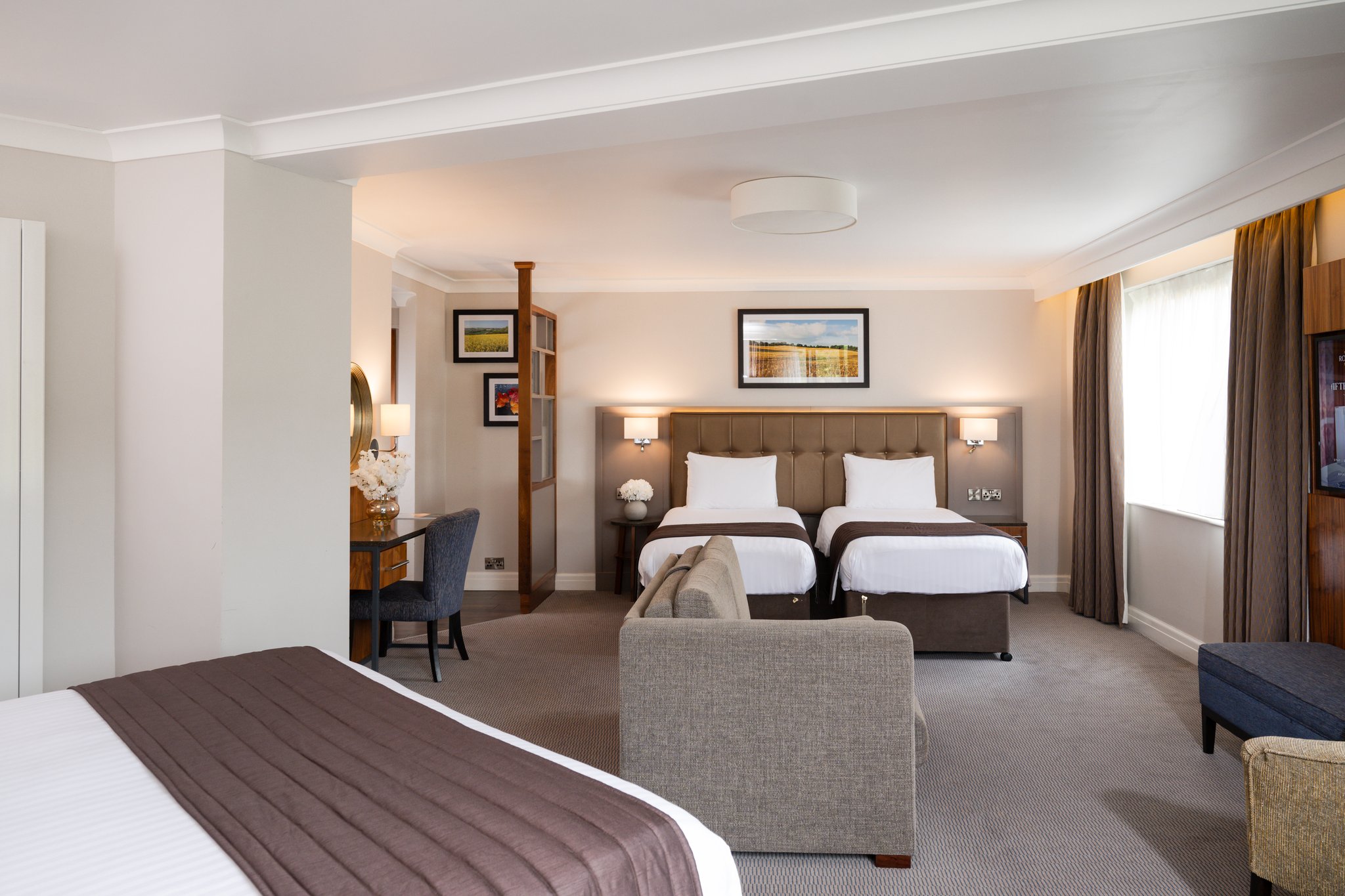 qzqMNgLl7Eec2XFigZZE1g_Family_Suite_S