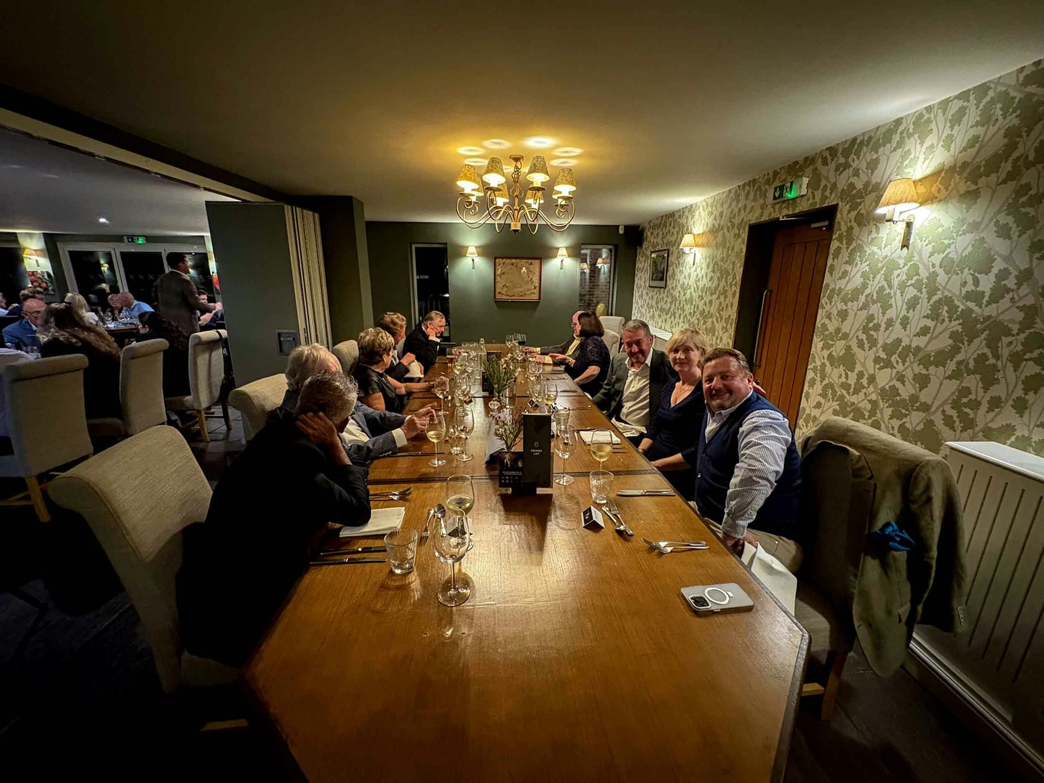 i28cF6u3MUuaMm6P4tZg_PDR_room_web_(too_small)_S