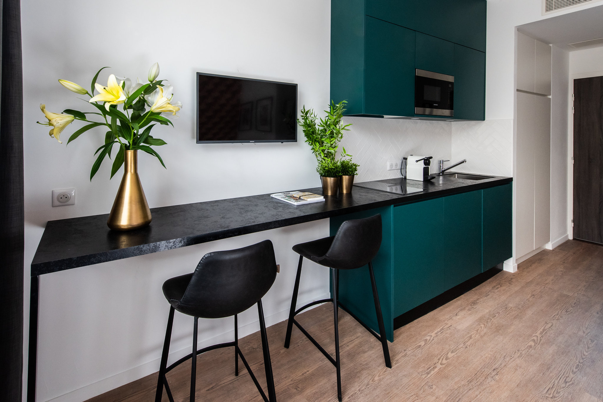 evnrPuYMzUyuZGYoFaxLw_Comfort_Studio_Dining_Area.jpg_S