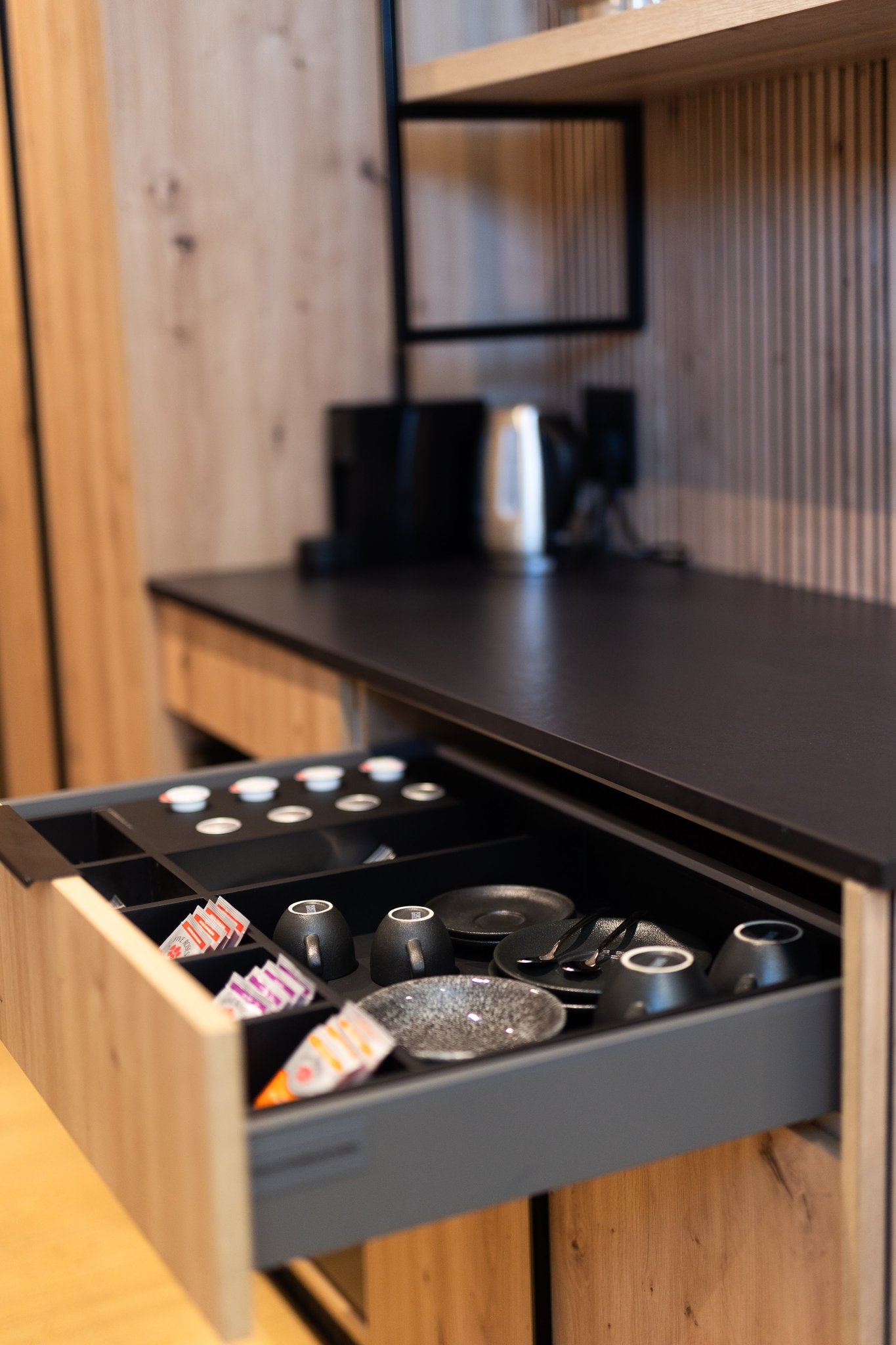 Room_coffee_and_tea_station_(9)_S