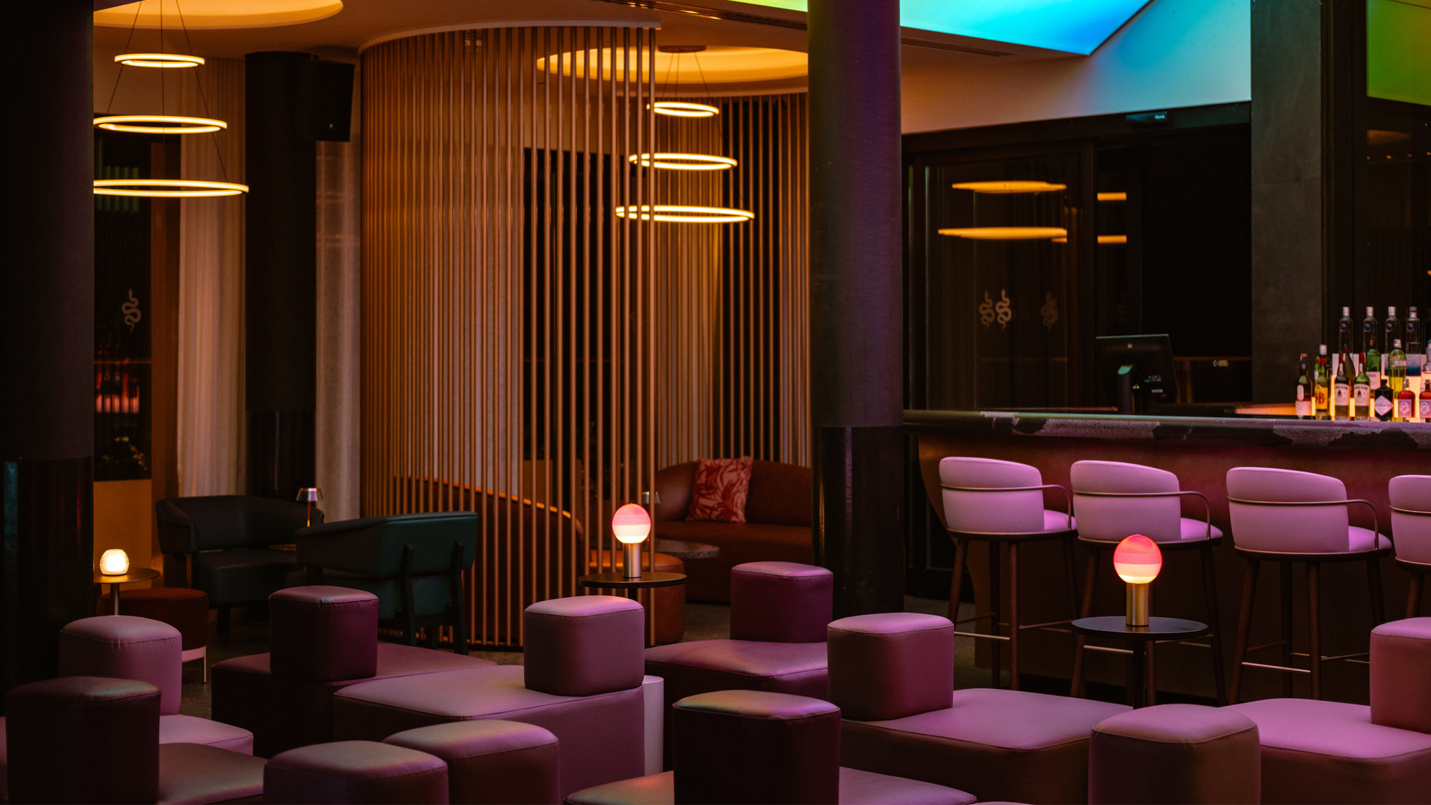 AX_ODYCY_-_Dining_-_Medusa_Bar_and_Lounge_(1)_S