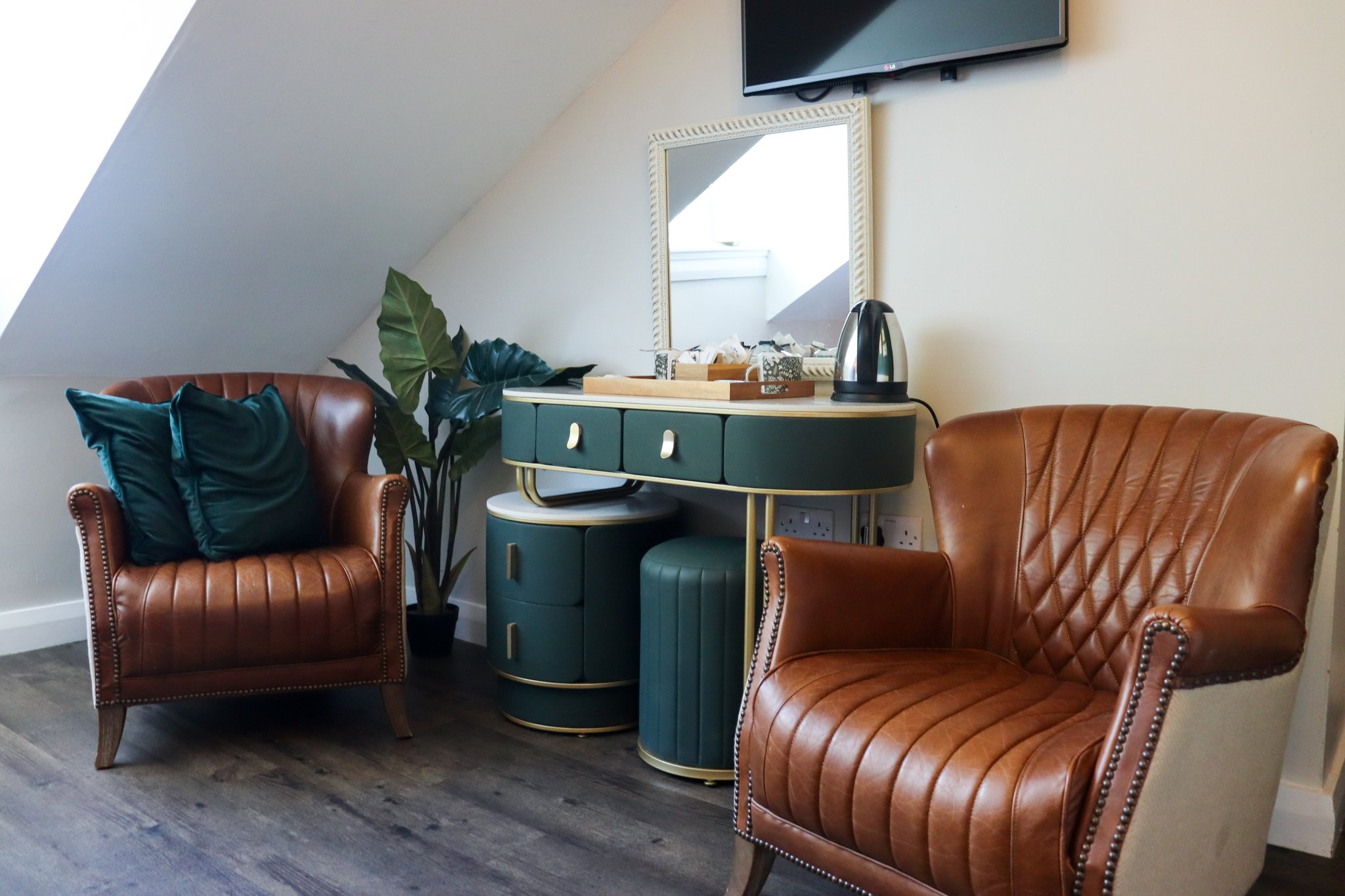 Mb7aY98zVUeLMuWDwyxj5g_Room_8_Superior_Superking_or_Twin-_S