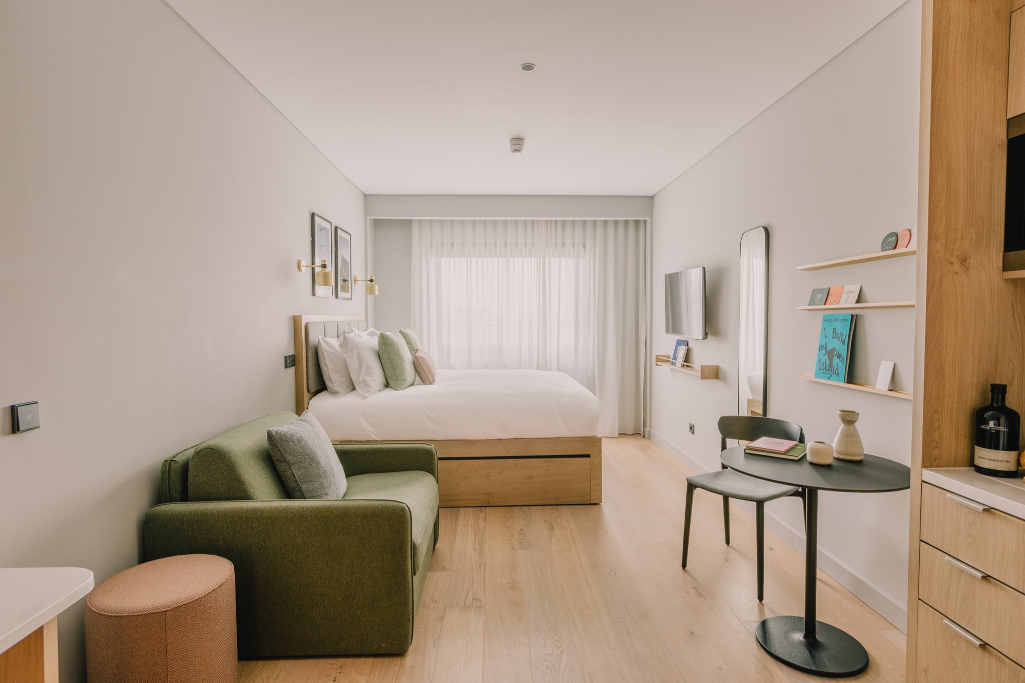 pwuVED3sgUaFXDC86Xah2g_Studio_2_S