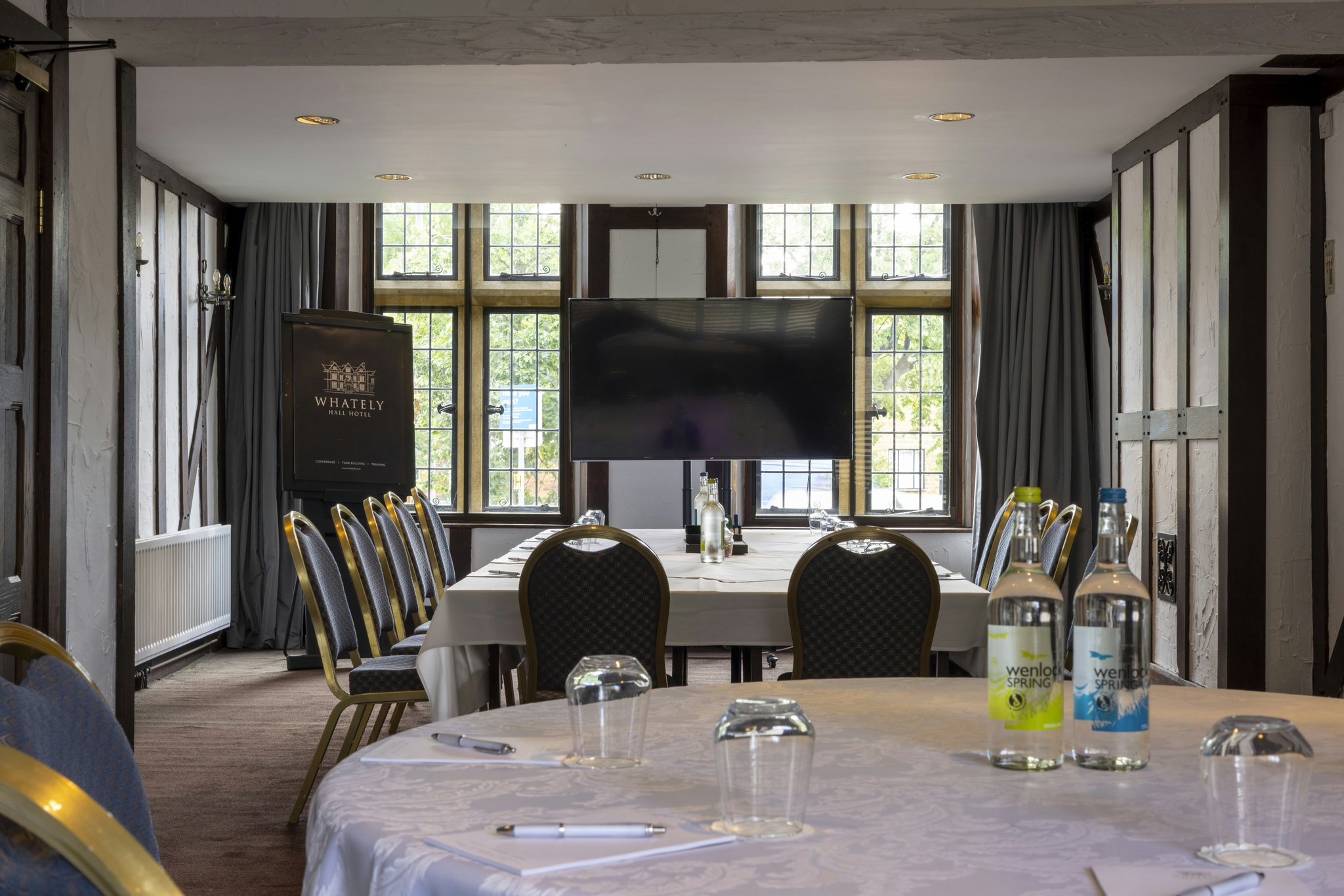 lGgenxpAOkeOPl7XIPbHow_Windsor_Meeting_Room_(3)_S