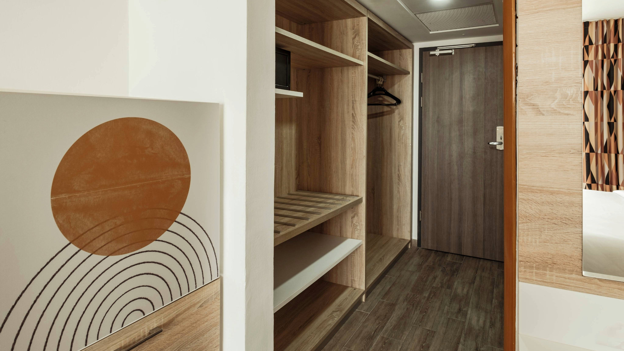 AX_ODYCY_-_Rooms_-_Family_Room_Land_View_(6)_S