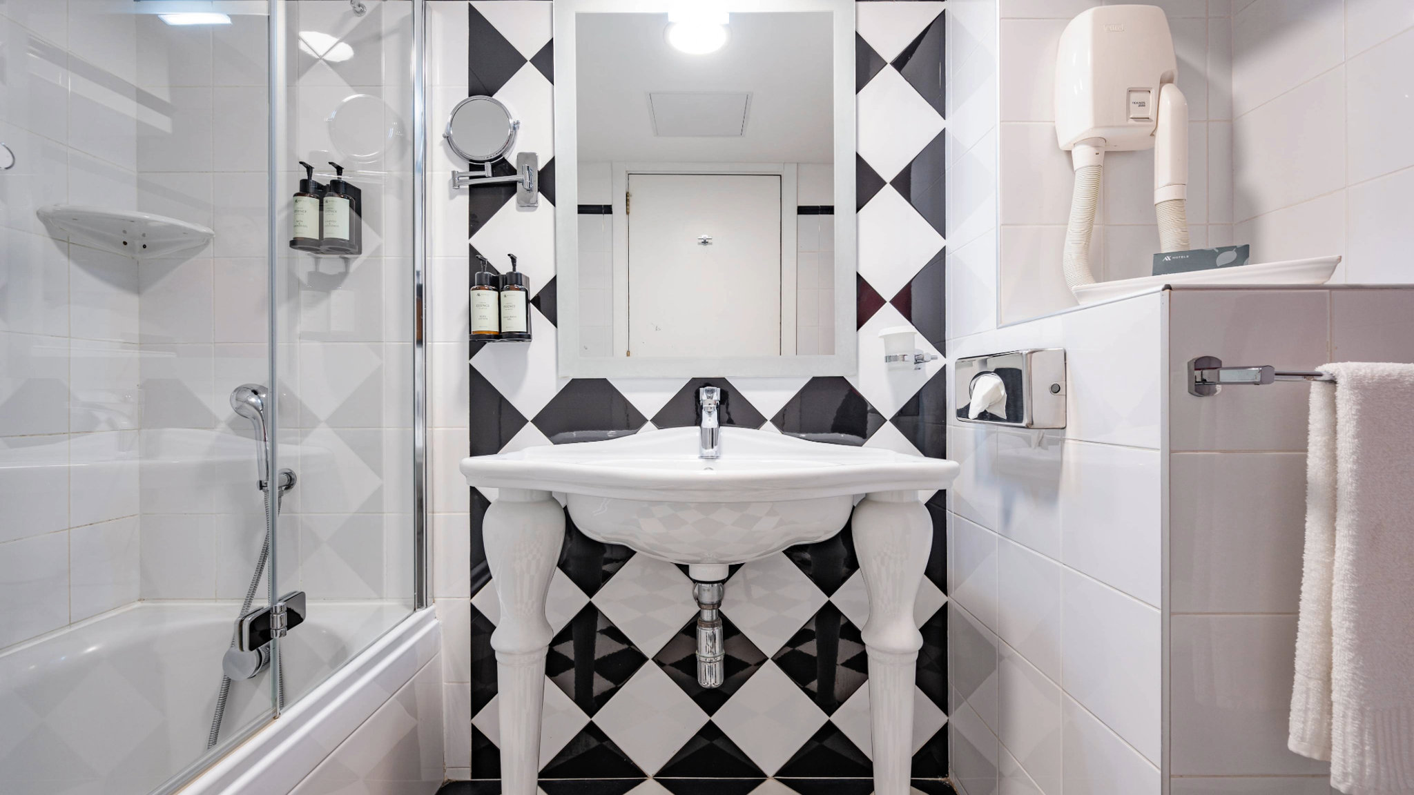 AX_The_Victoria_Hotel_-_Classic_Room_(2)_S