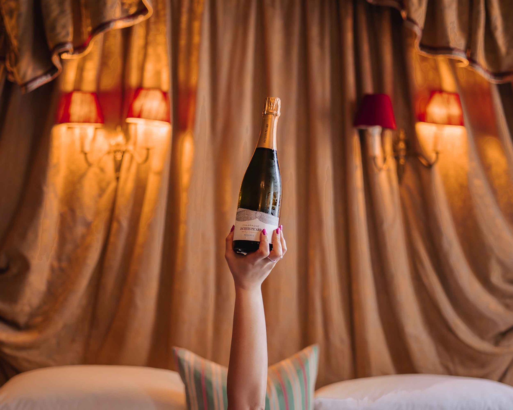 ZDbXeID93Ei1zKnf6Mg9ww_celebration_S