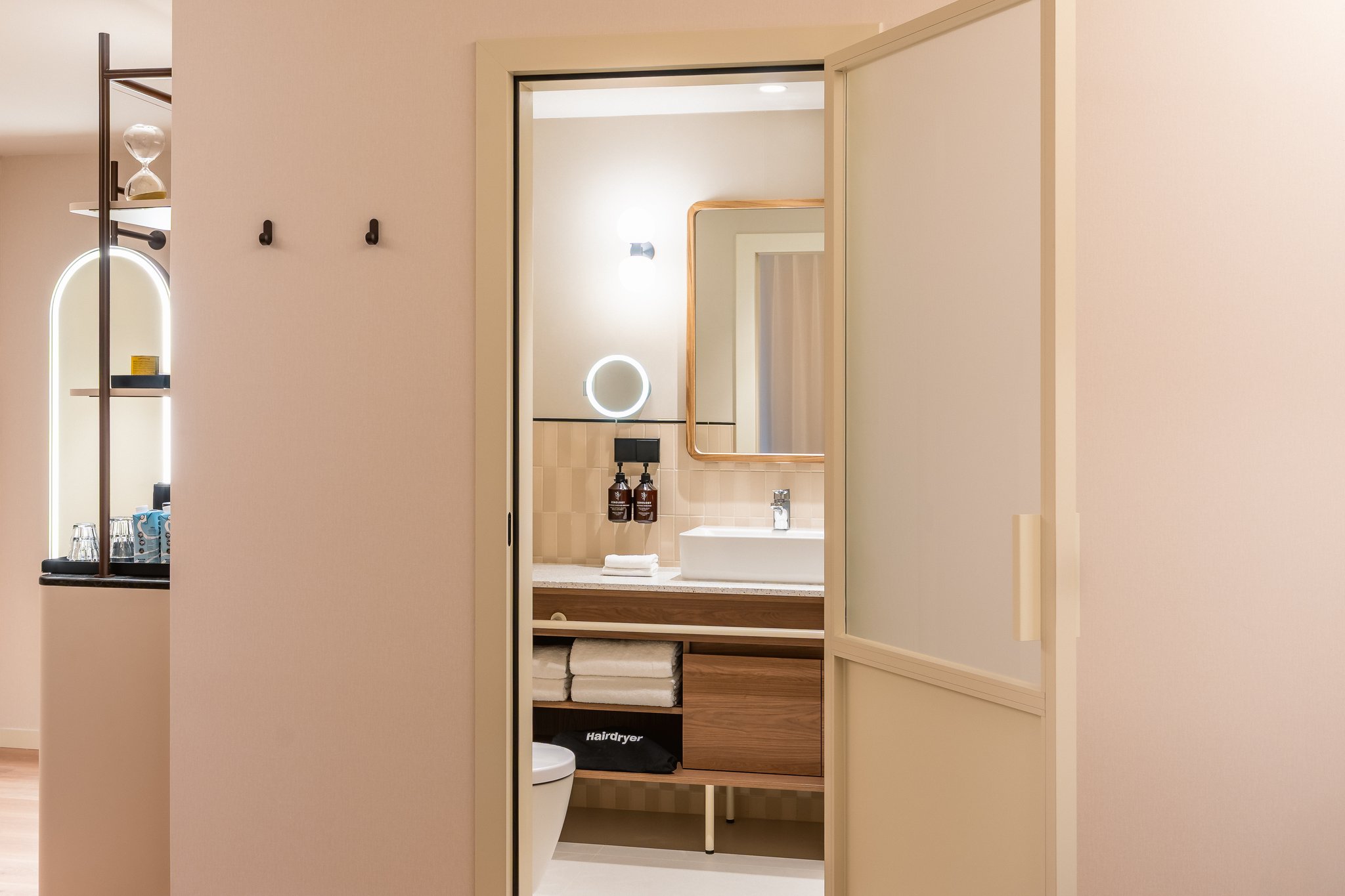 B00kkIJtk666haxa1Fh6A_Superior_Double_Bathroom_Door_S