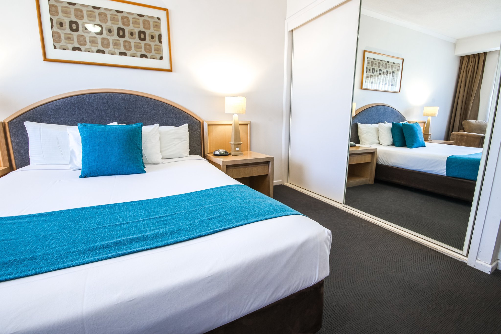 D7EqVORF0Uq492KS913hpA_Bedroom_-_906_S