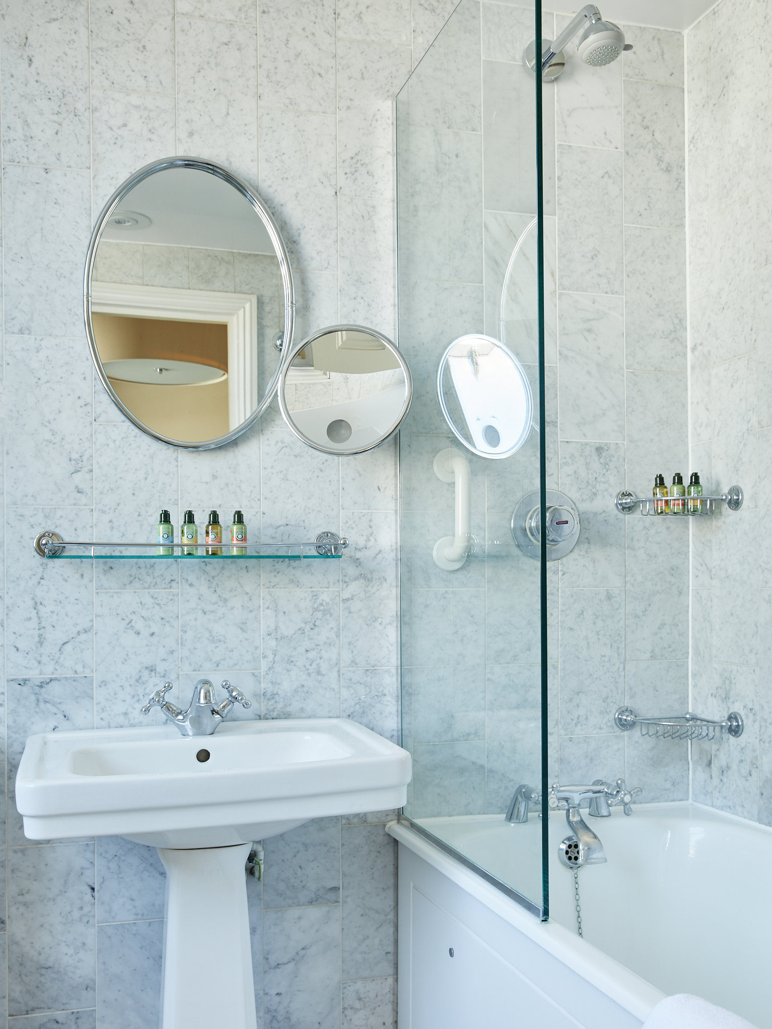 Twin_or_Double_Room-01_S