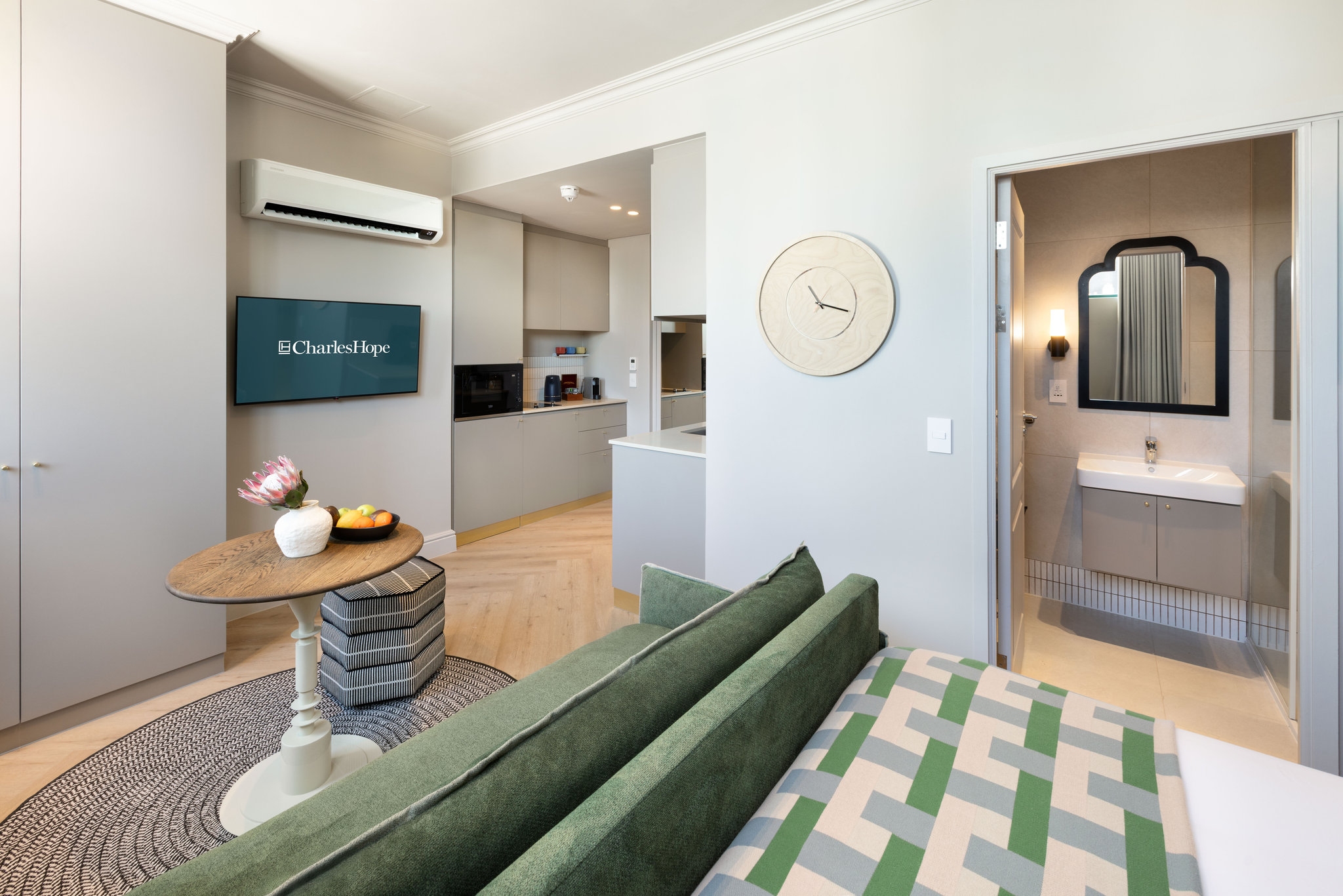 wea5kfoUkk2voOfHUIcMA_Standard_Studio(6)_S