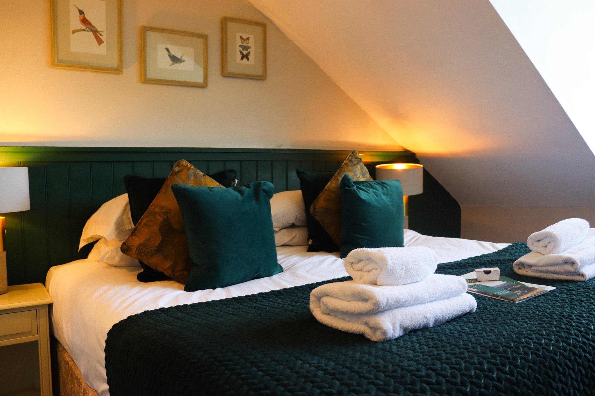 7CpBf0CAykGcuHLN5U4rg_Room_8_Superior_Superking_or_Twin-1_S