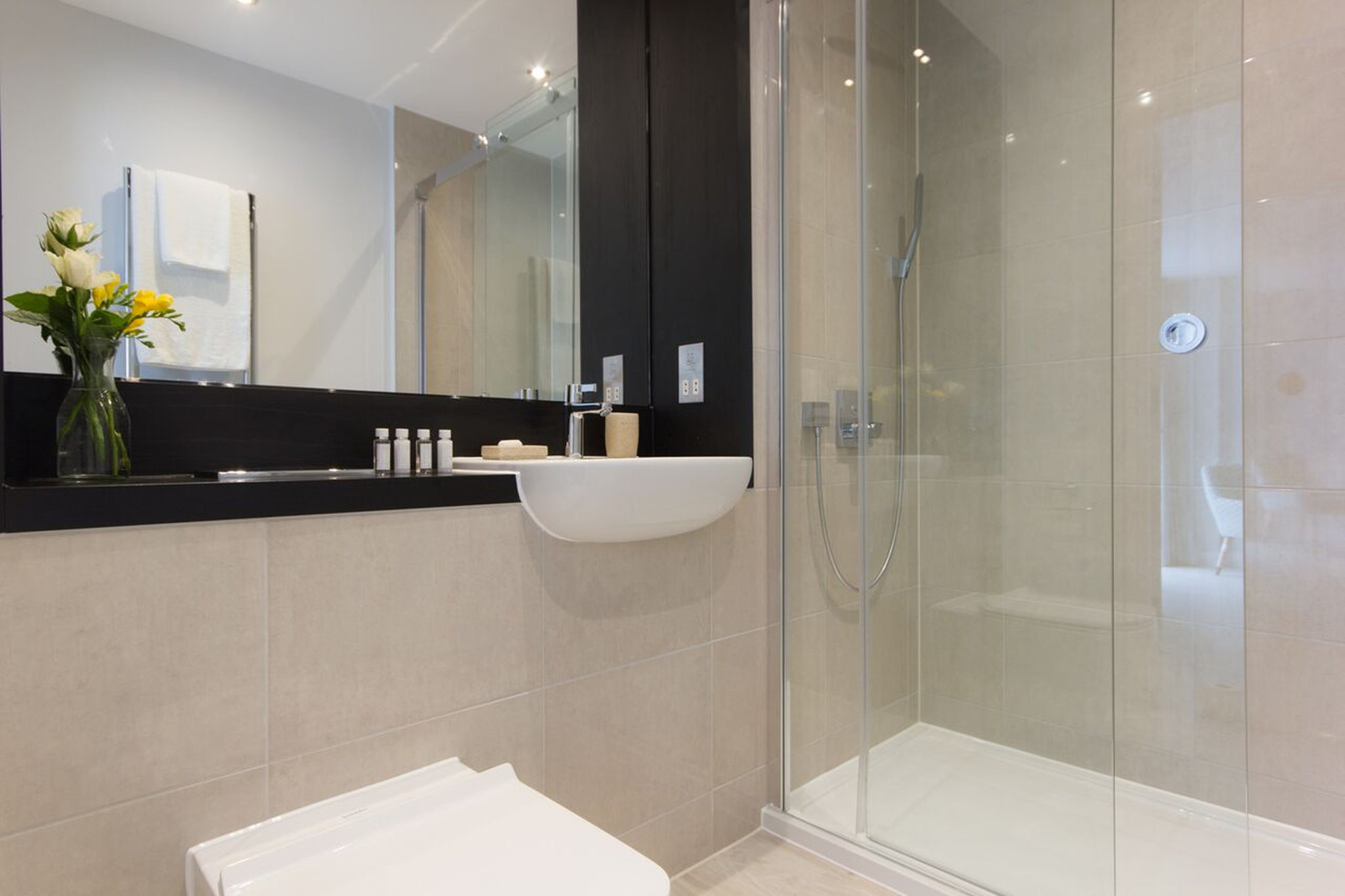 Two_bedroom_deluxe_aparment-bathroom_S