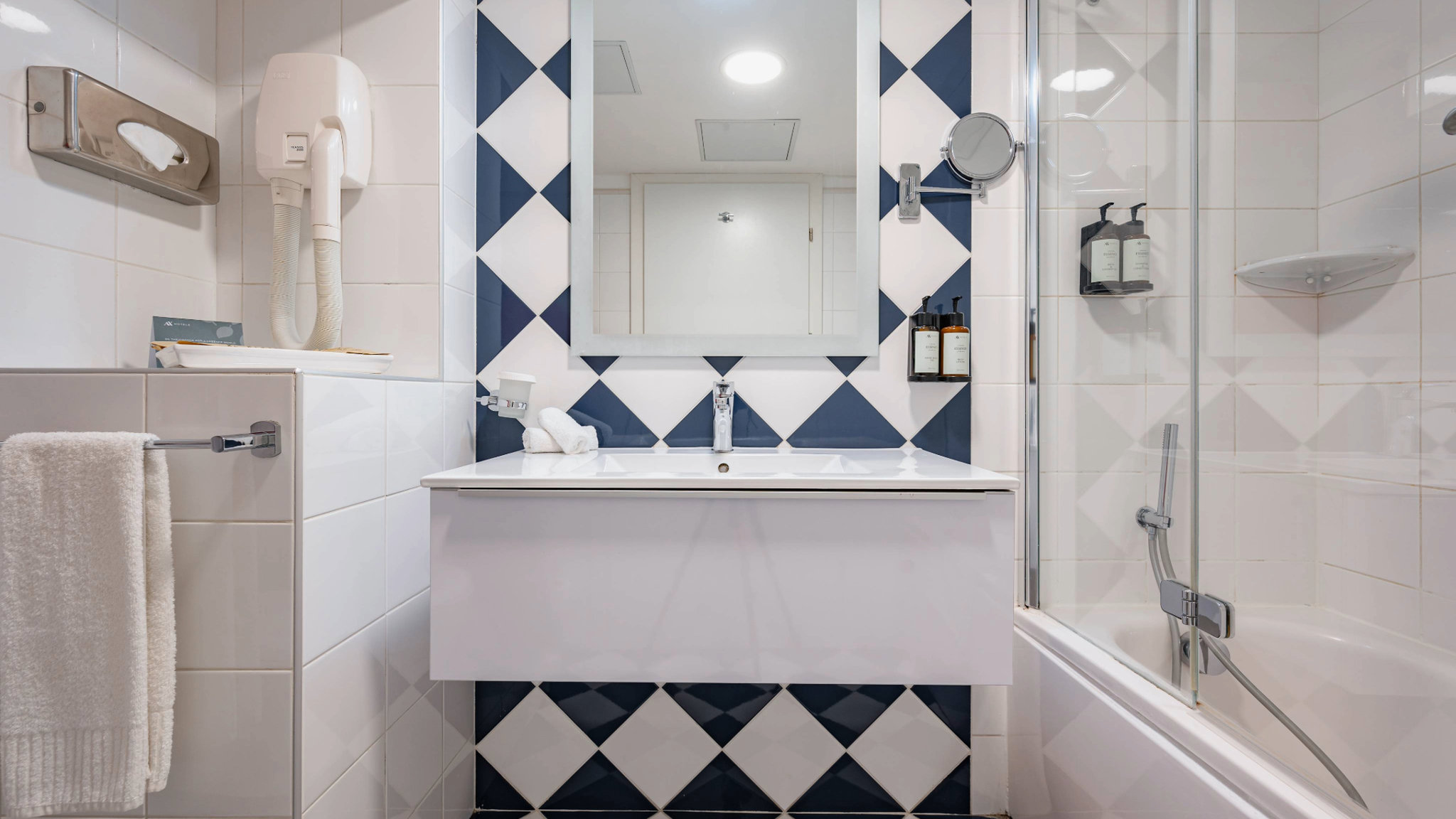 AX_The_Victoria_Hotel_-_Executive_Room_(2)_S