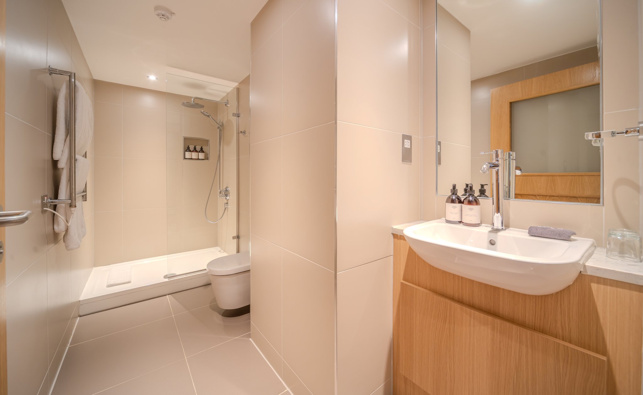 Scholar_Deluxe_Double_Room_Ensuite_._jpg_S