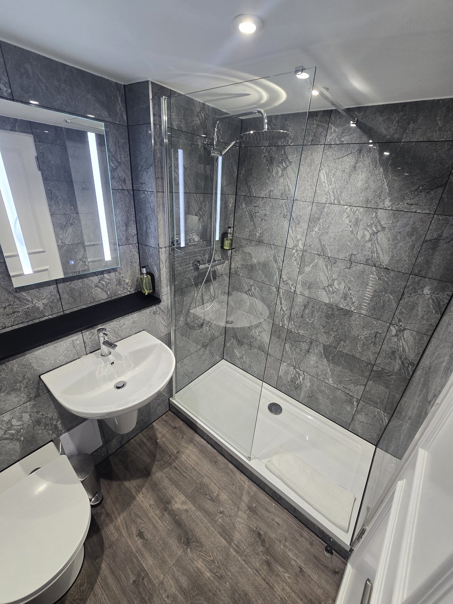 Superior_Family_bath_1_S