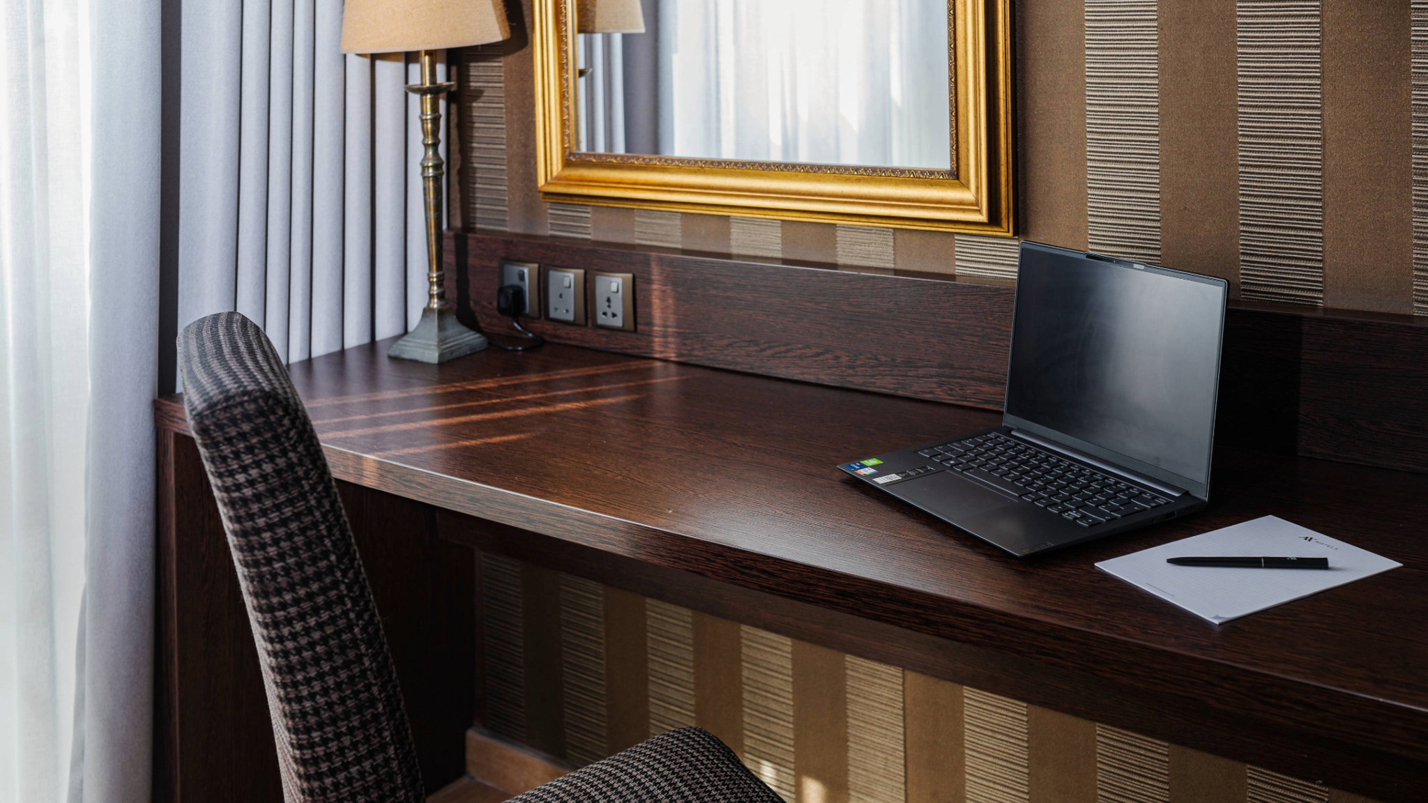 AX_The_Victoria_Hotel_-_Classic_Room_(4)_S